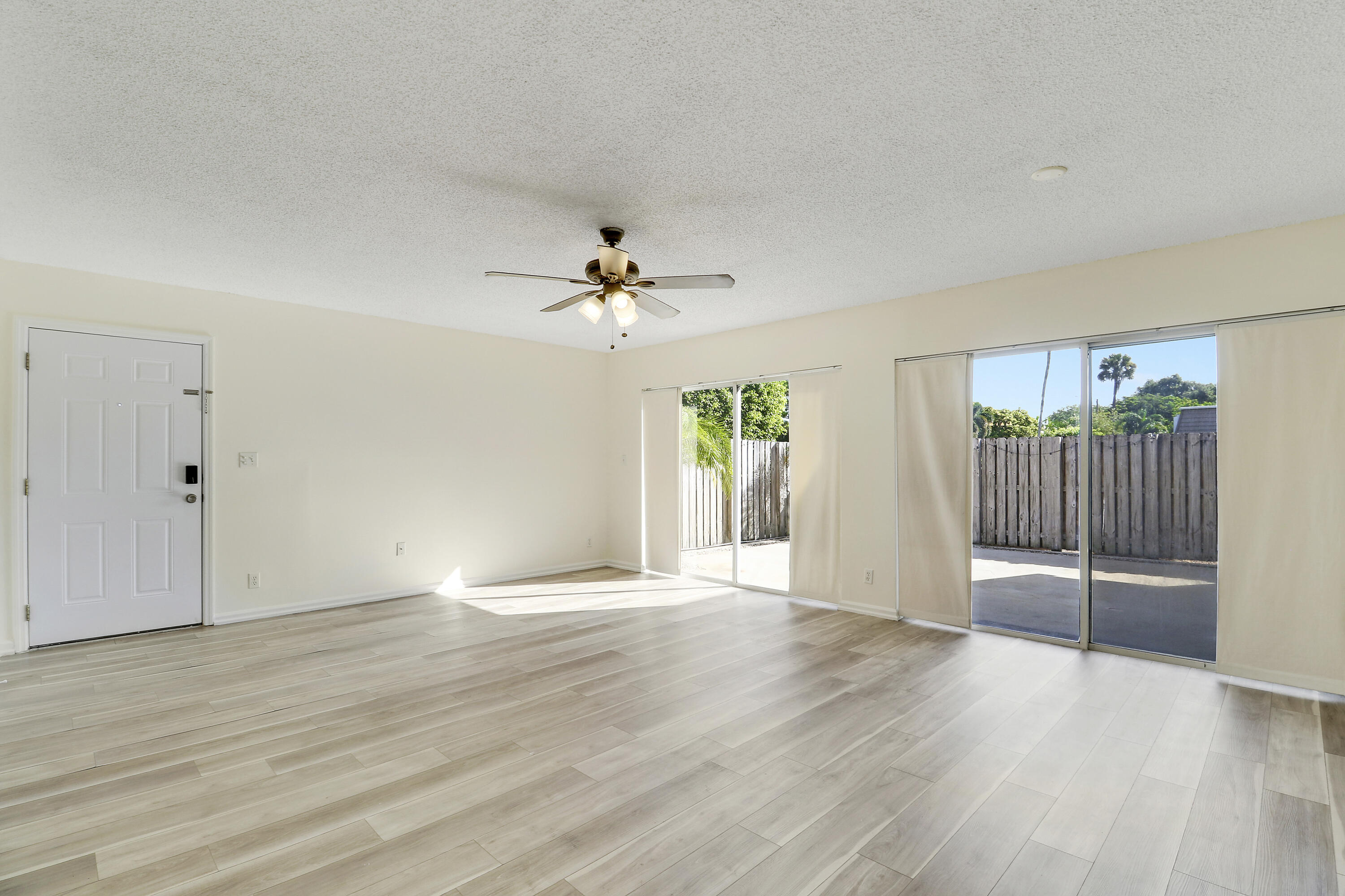 4348 Hazel Avenue D Property Photo 3