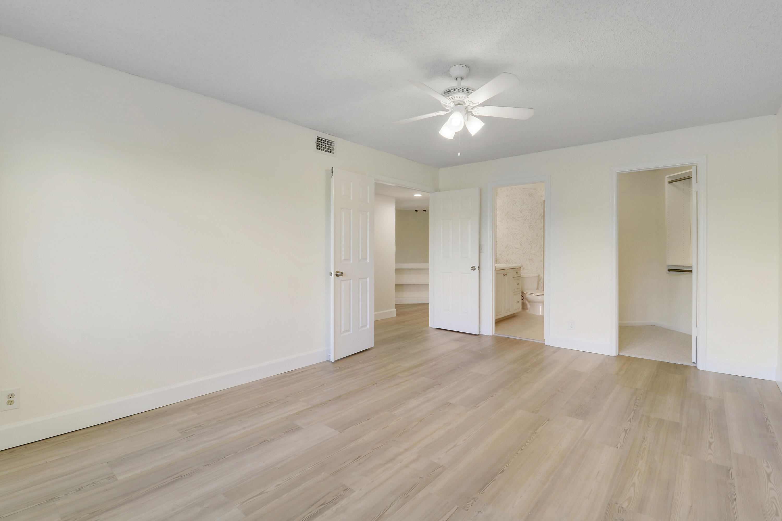 4348 Hazel Avenue D Property Photo 4