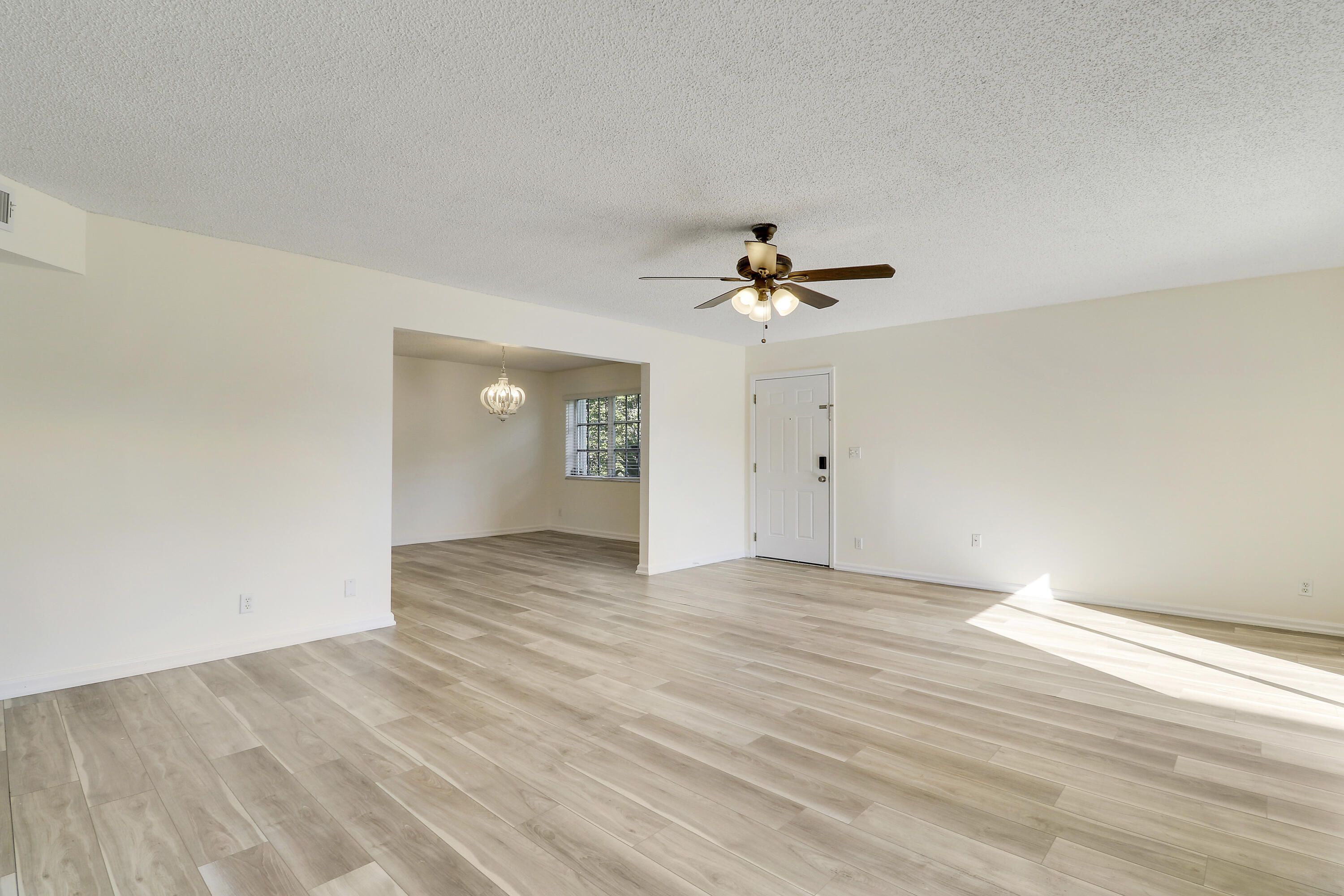 4348 Hazel Avenue D Property Photo 5