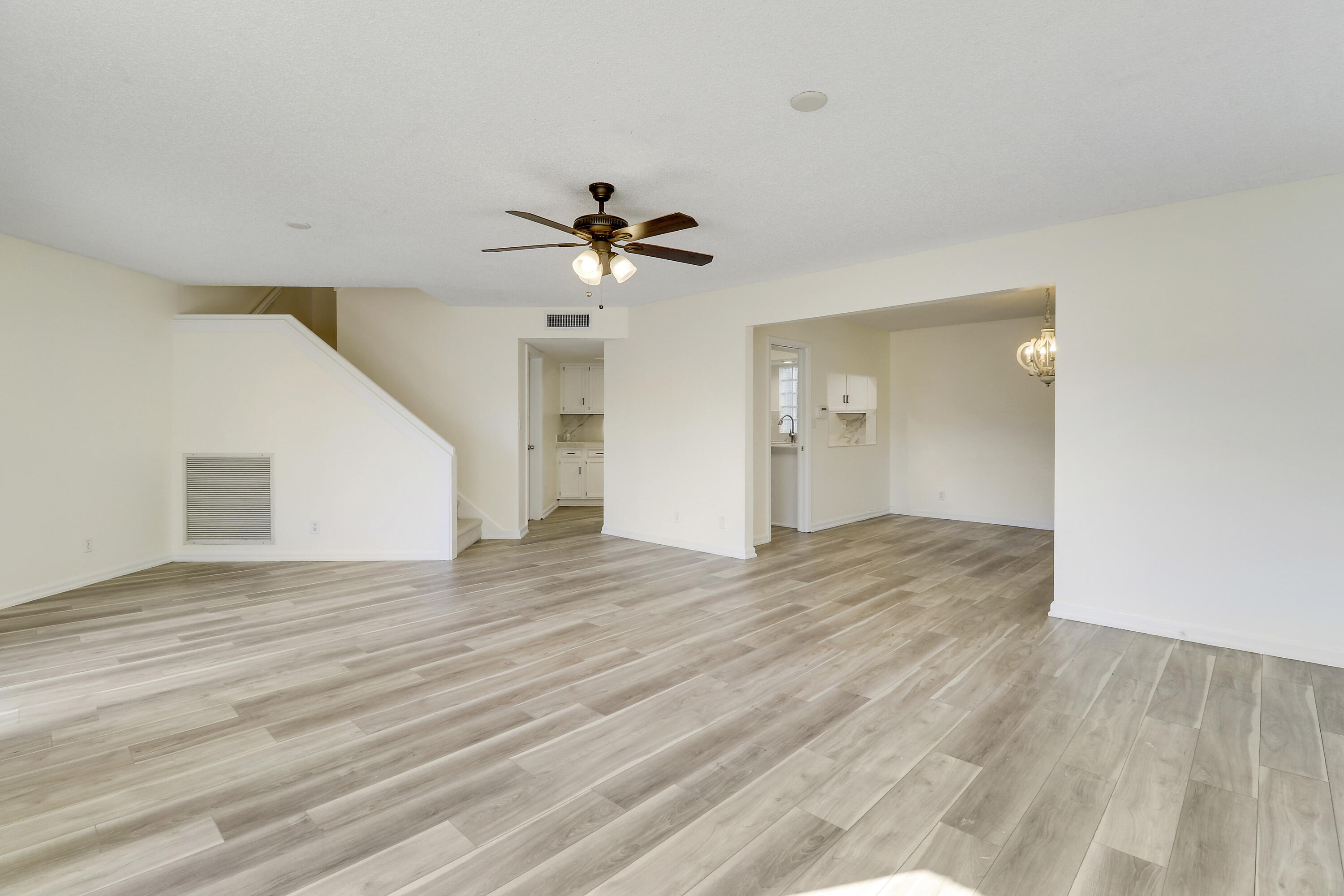 4348 Hazel Avenue D Property Photo 6