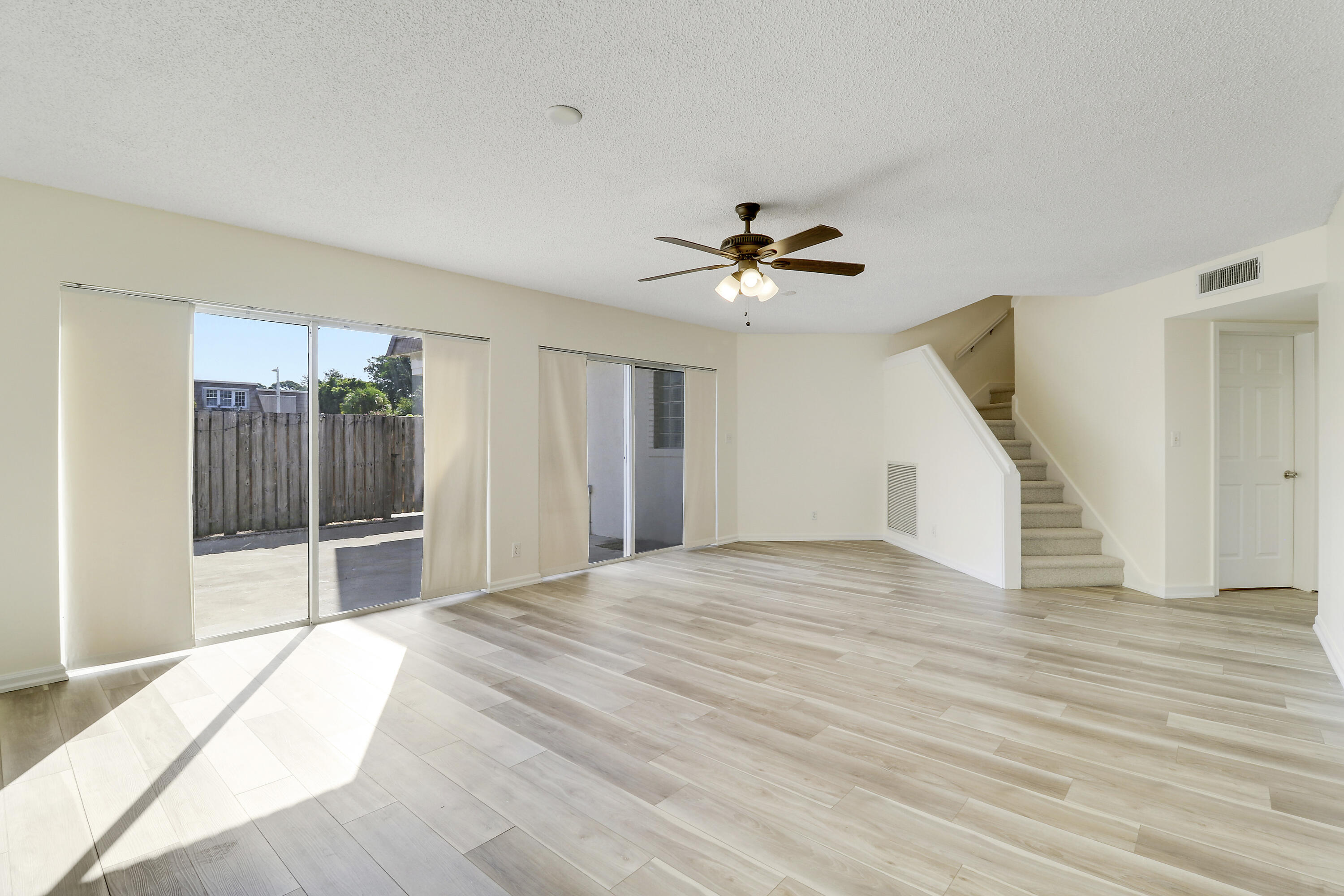 4348 Hazel Avenue D Property Photo 7