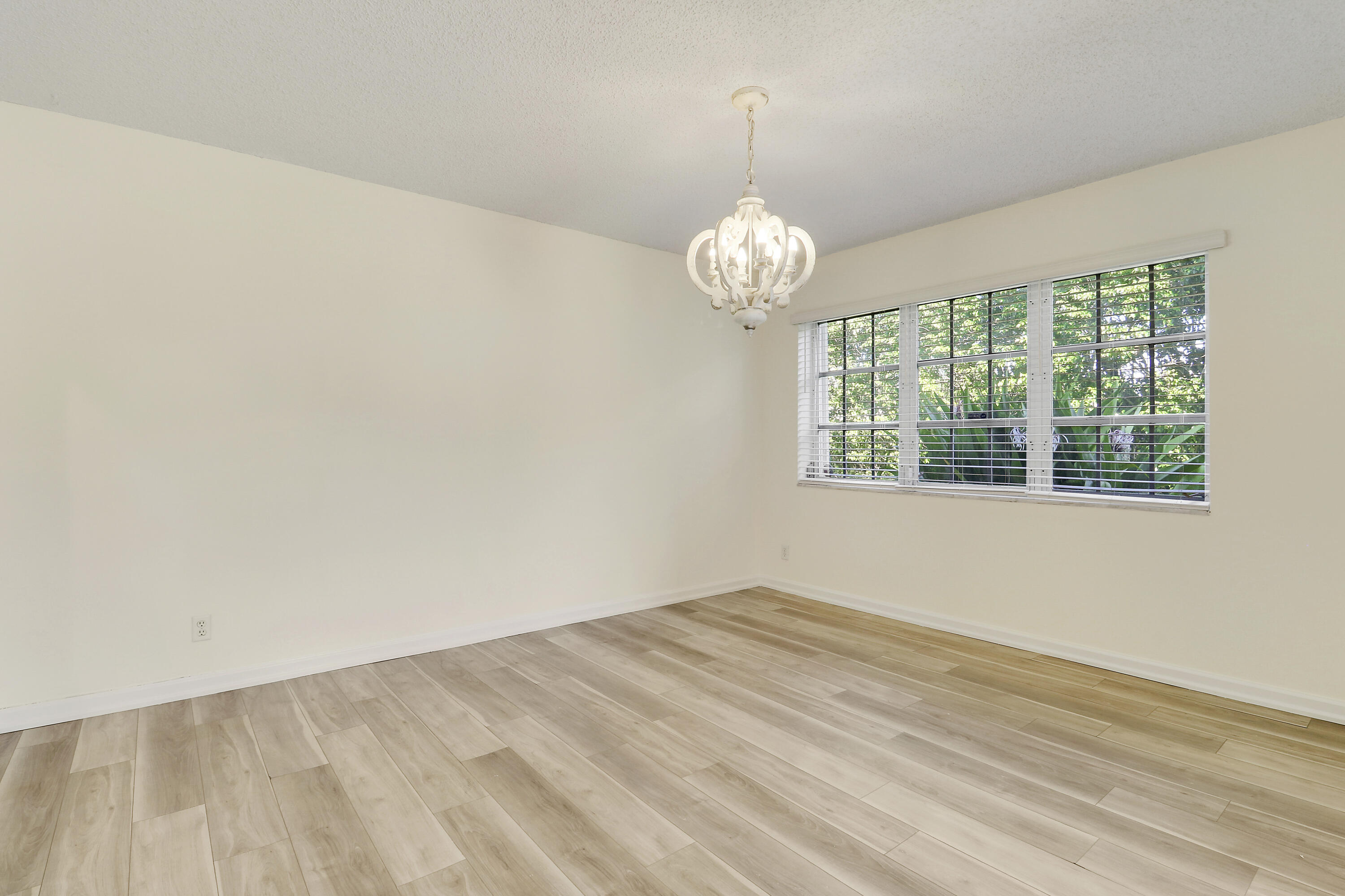 4348 Hazel Avenue D Property Photo 8