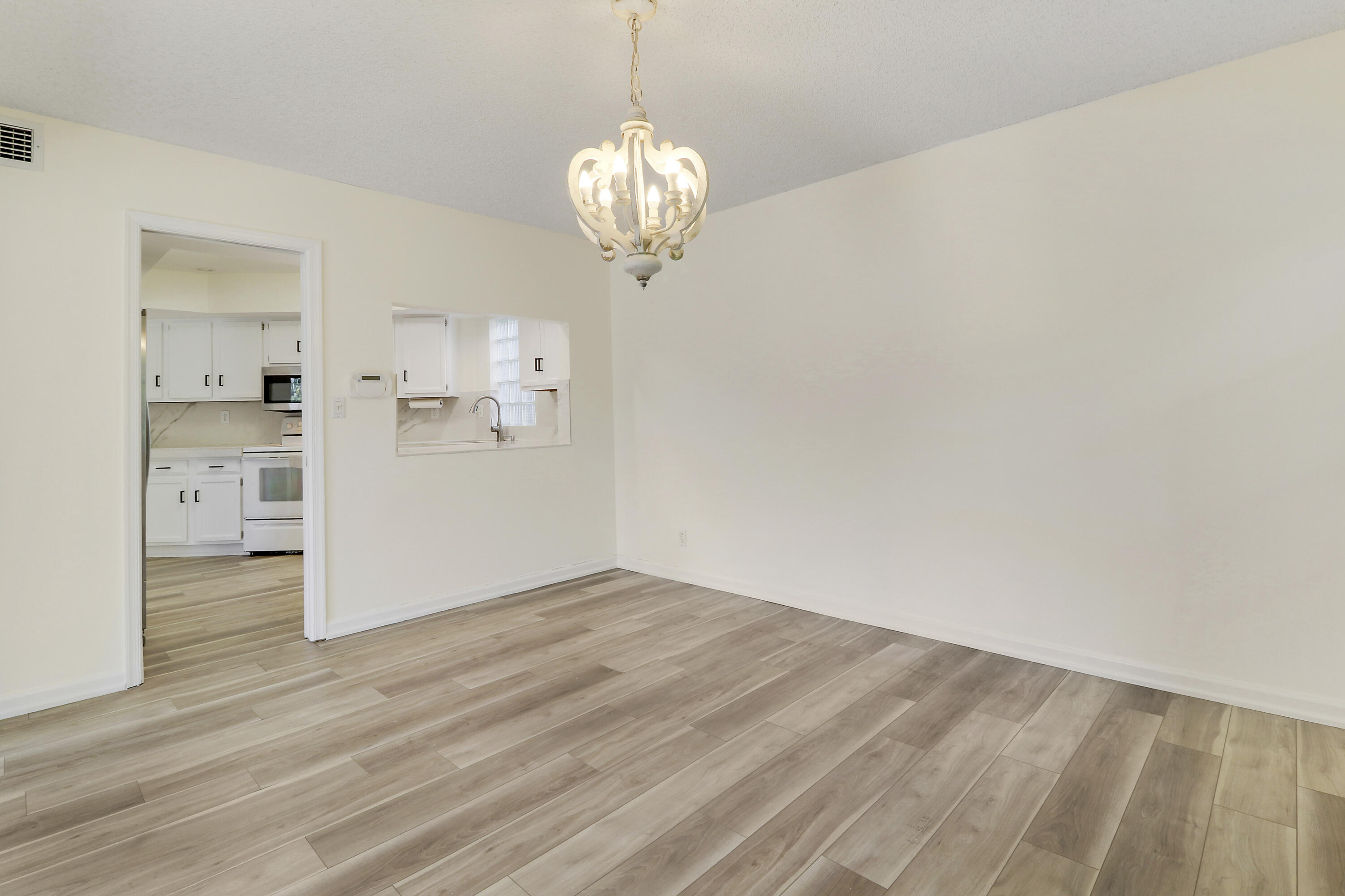 4348 Hazel Avenue D Property Photo 9