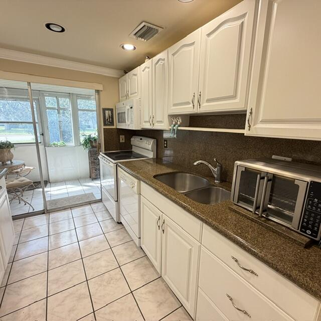 6 Abbey Lane 104 Property Photo 11