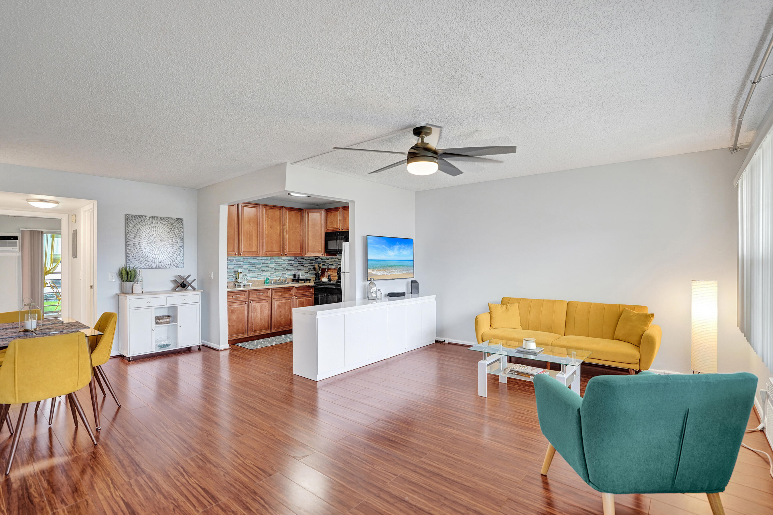 566 Fanshaw N Property Photo 1