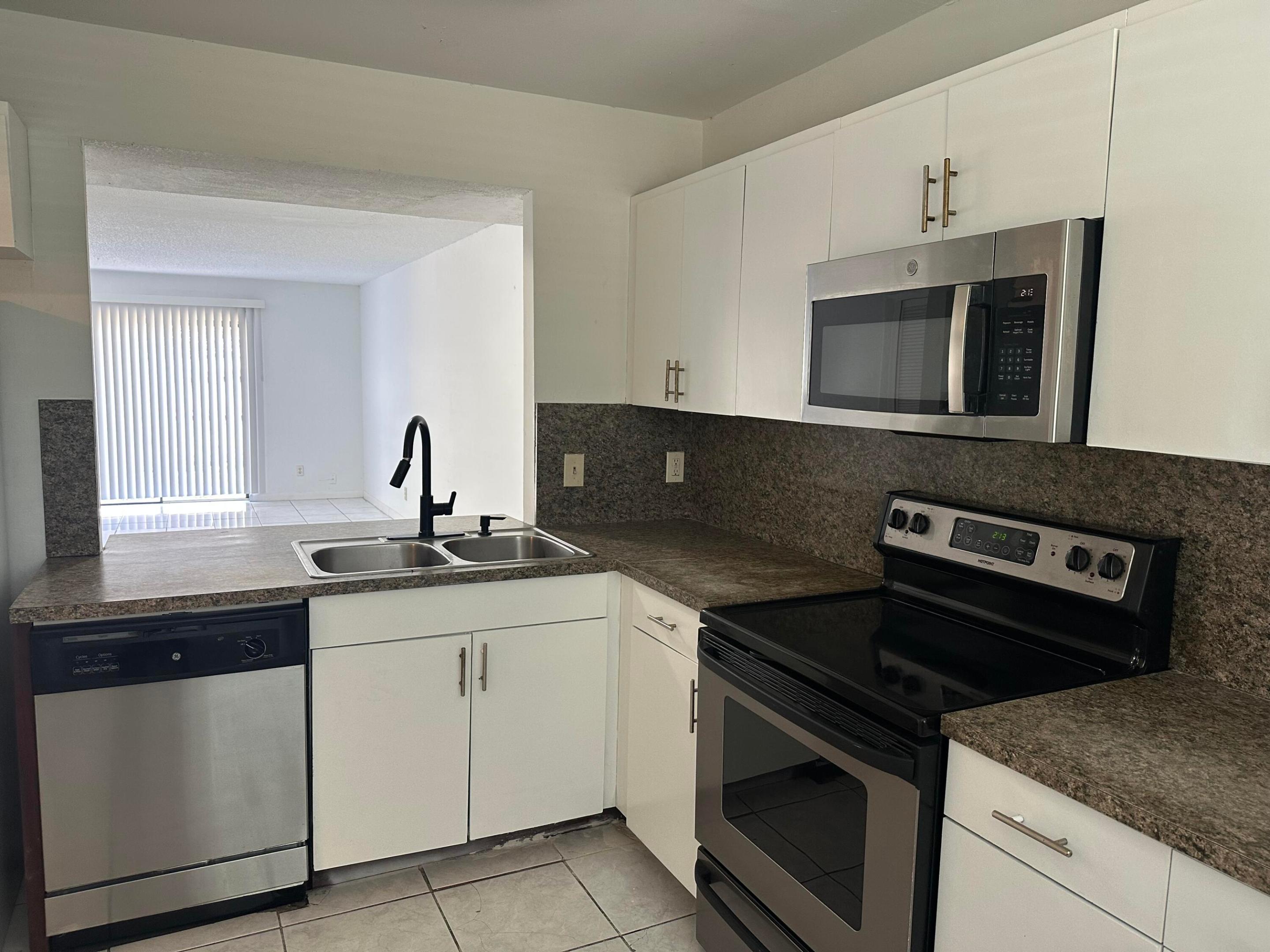 931 Sw 20th Court Property Photo 1