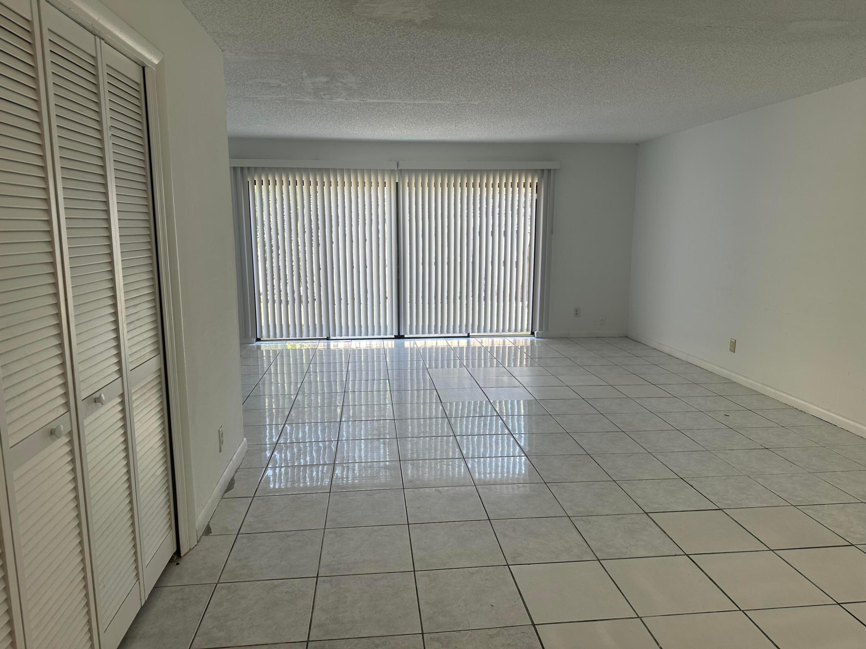 931 Sw 20th Court Property Photo 5