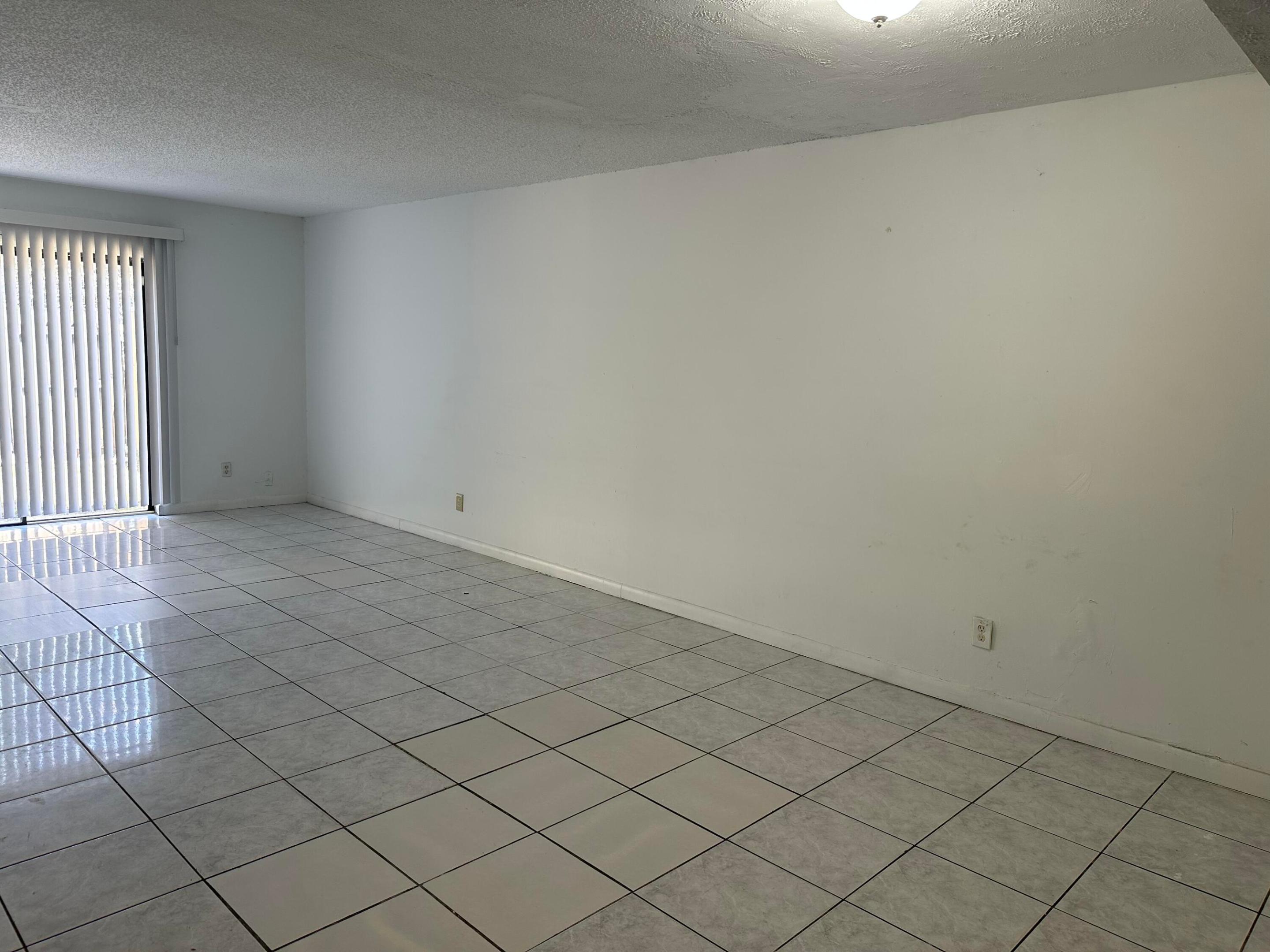 931 Sw 20th Court Property Photo 6