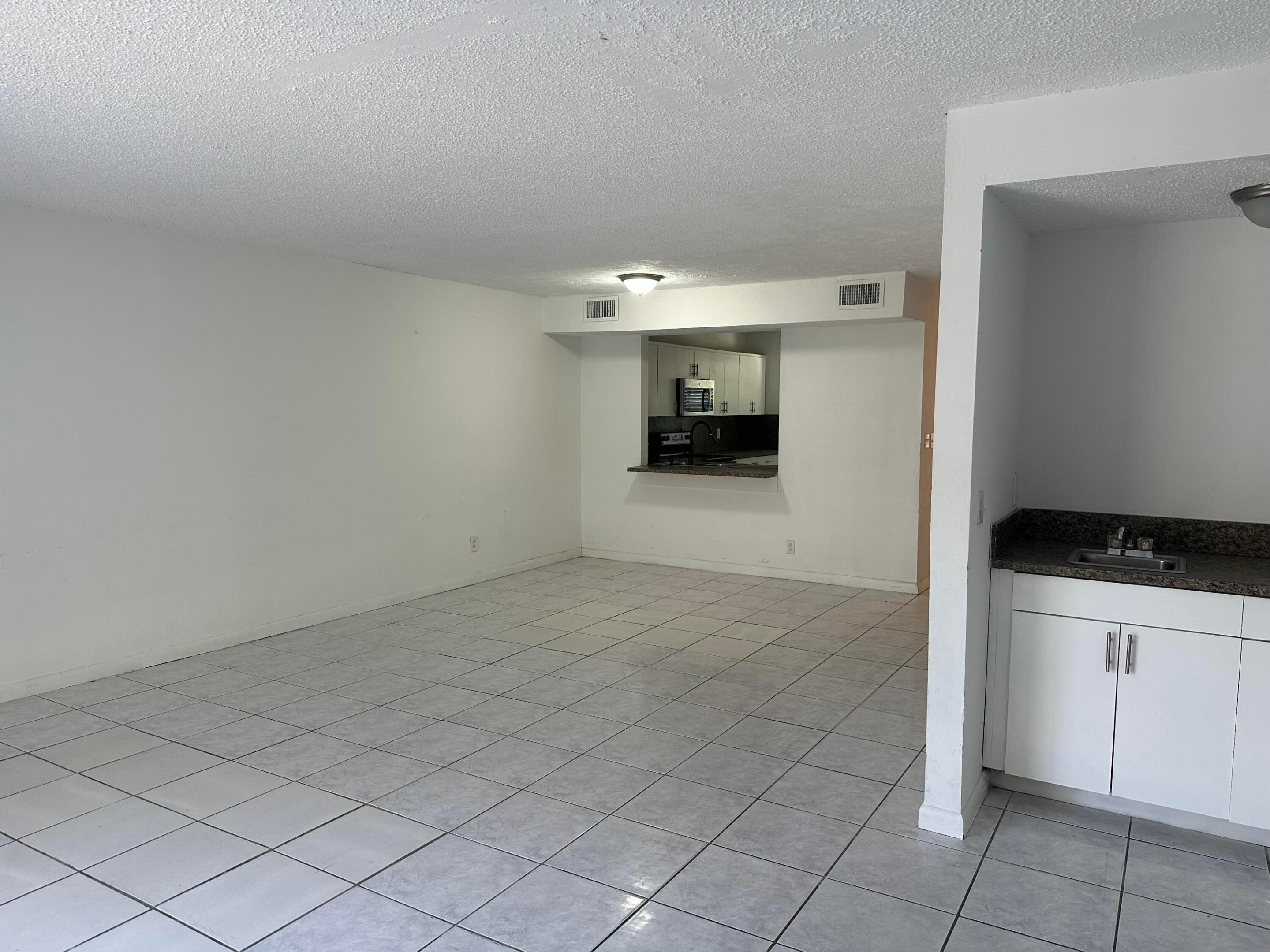 931 Sw 20th Court Property Photo 9