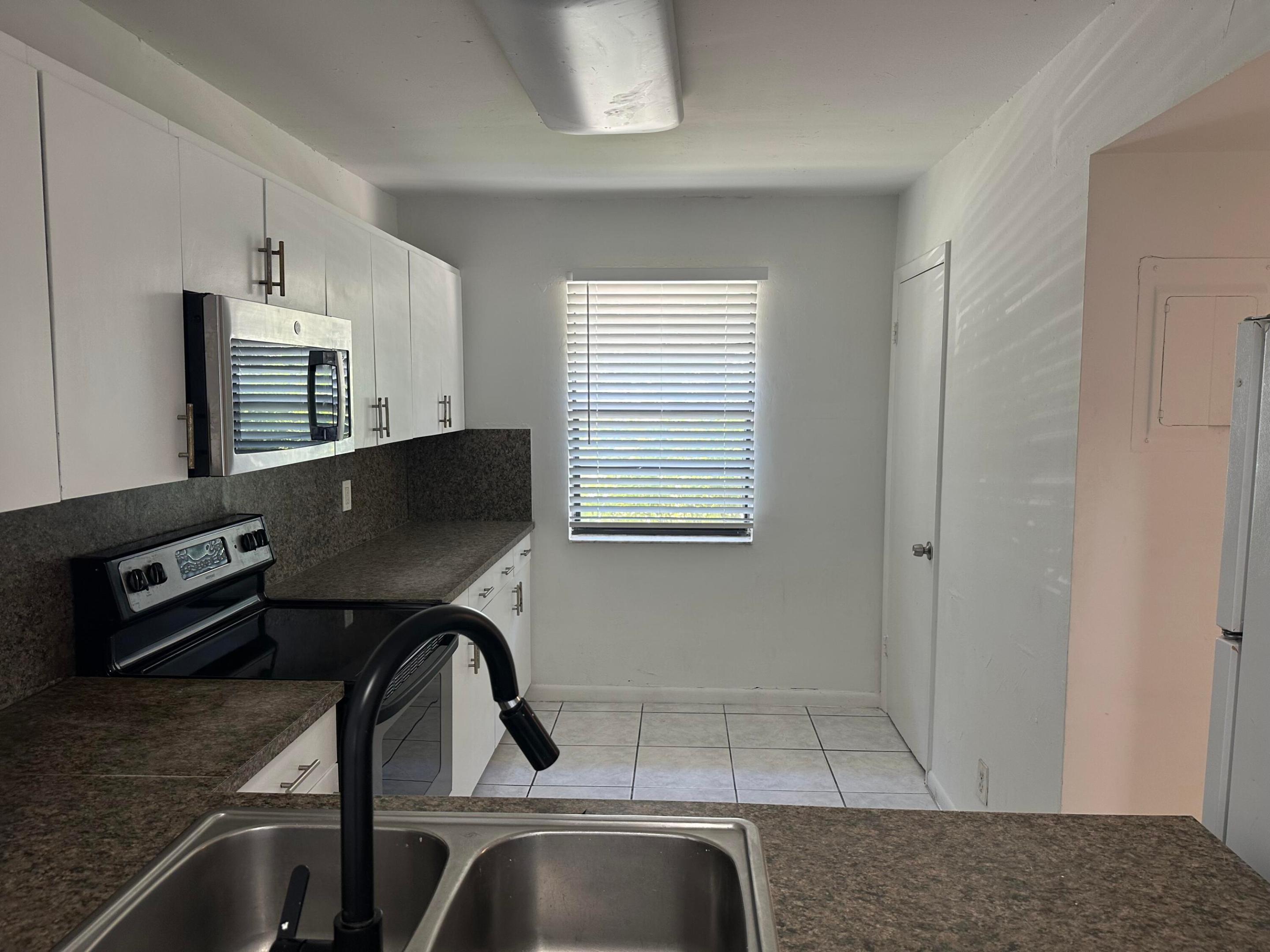 931 Sw 20th Court Property Photo 10