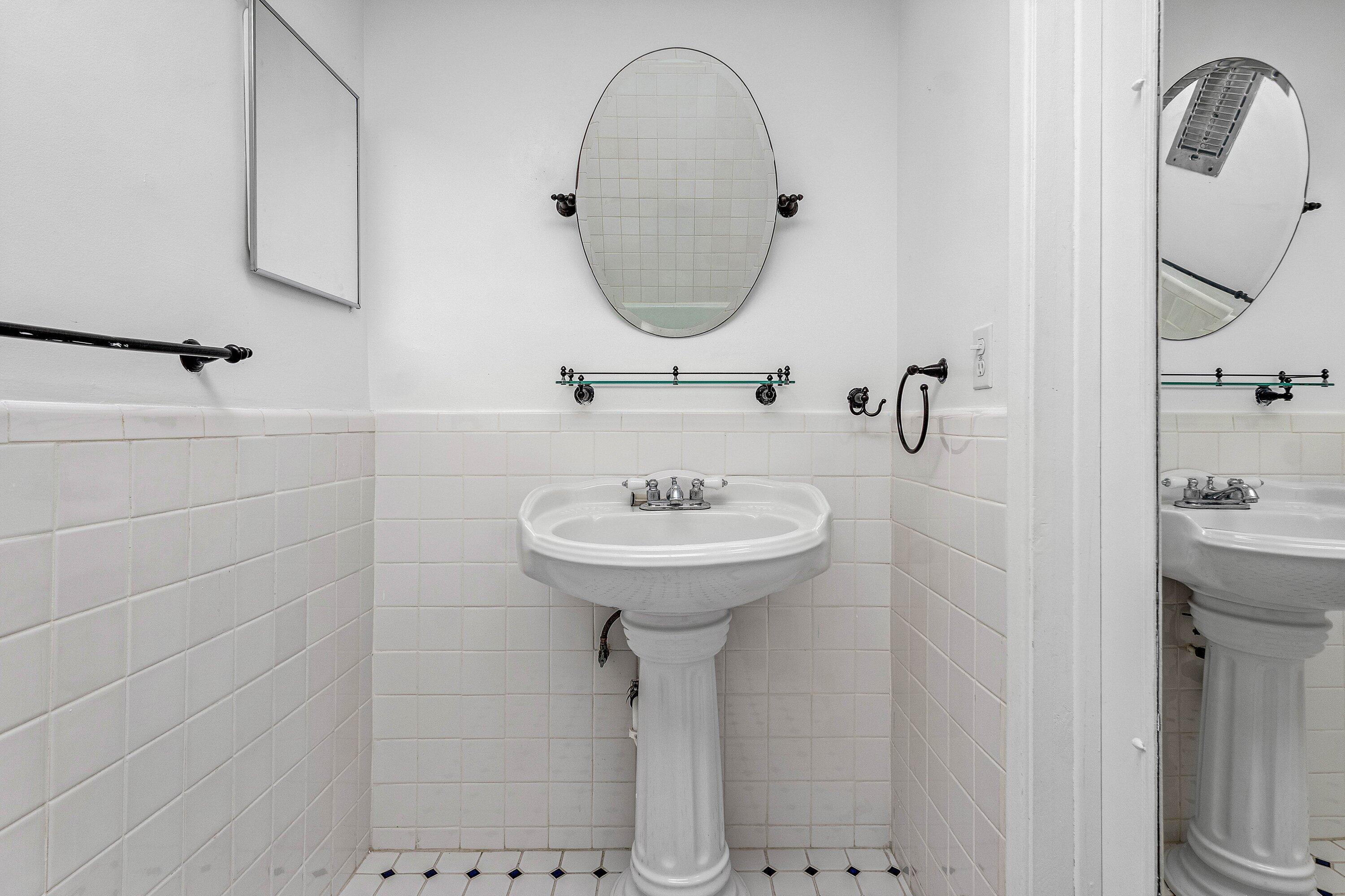 1110 N Riverside Drive 23 Property Photo 11