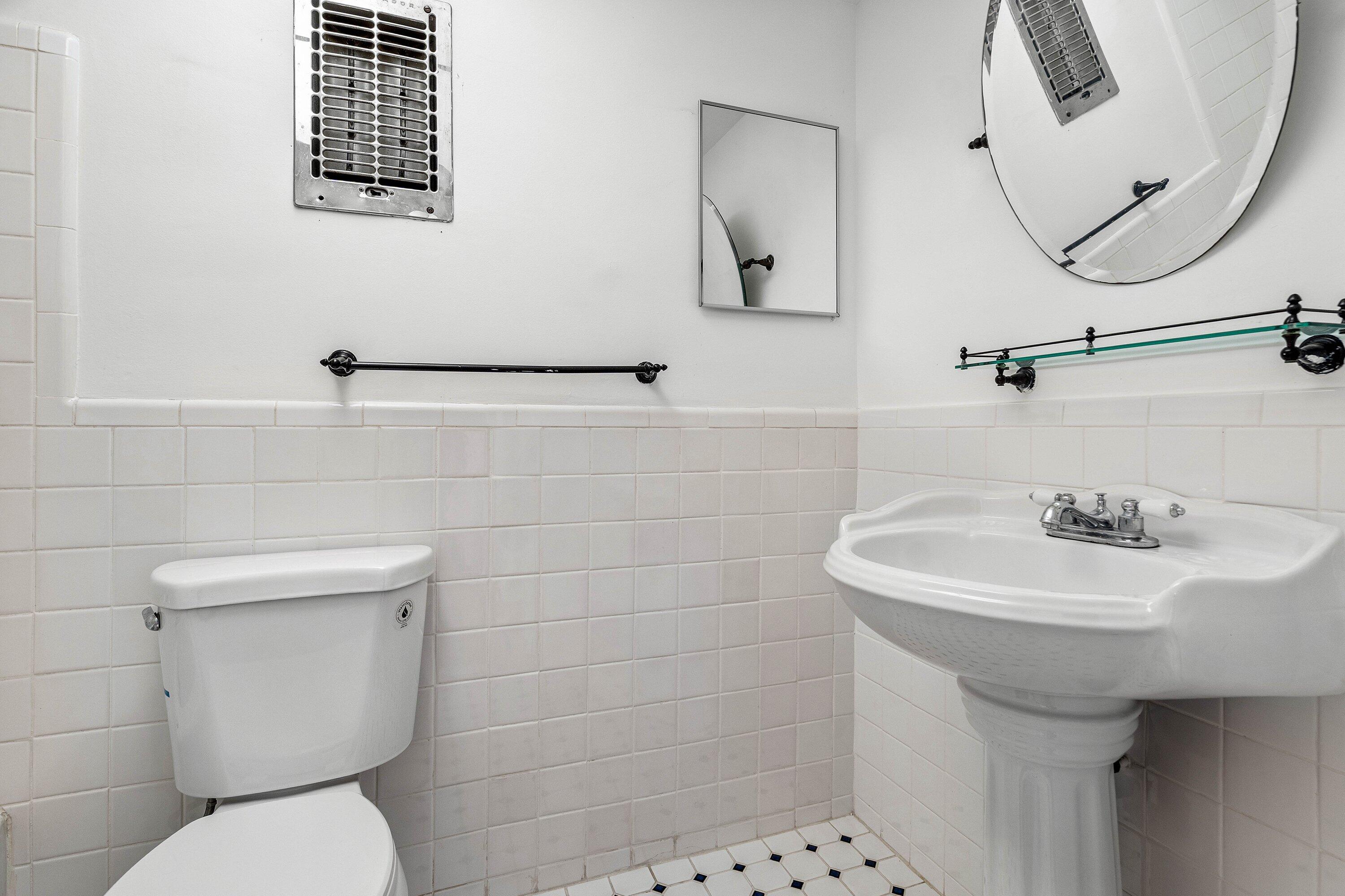 1110 N Riverside Drive 23 Property Photo 12