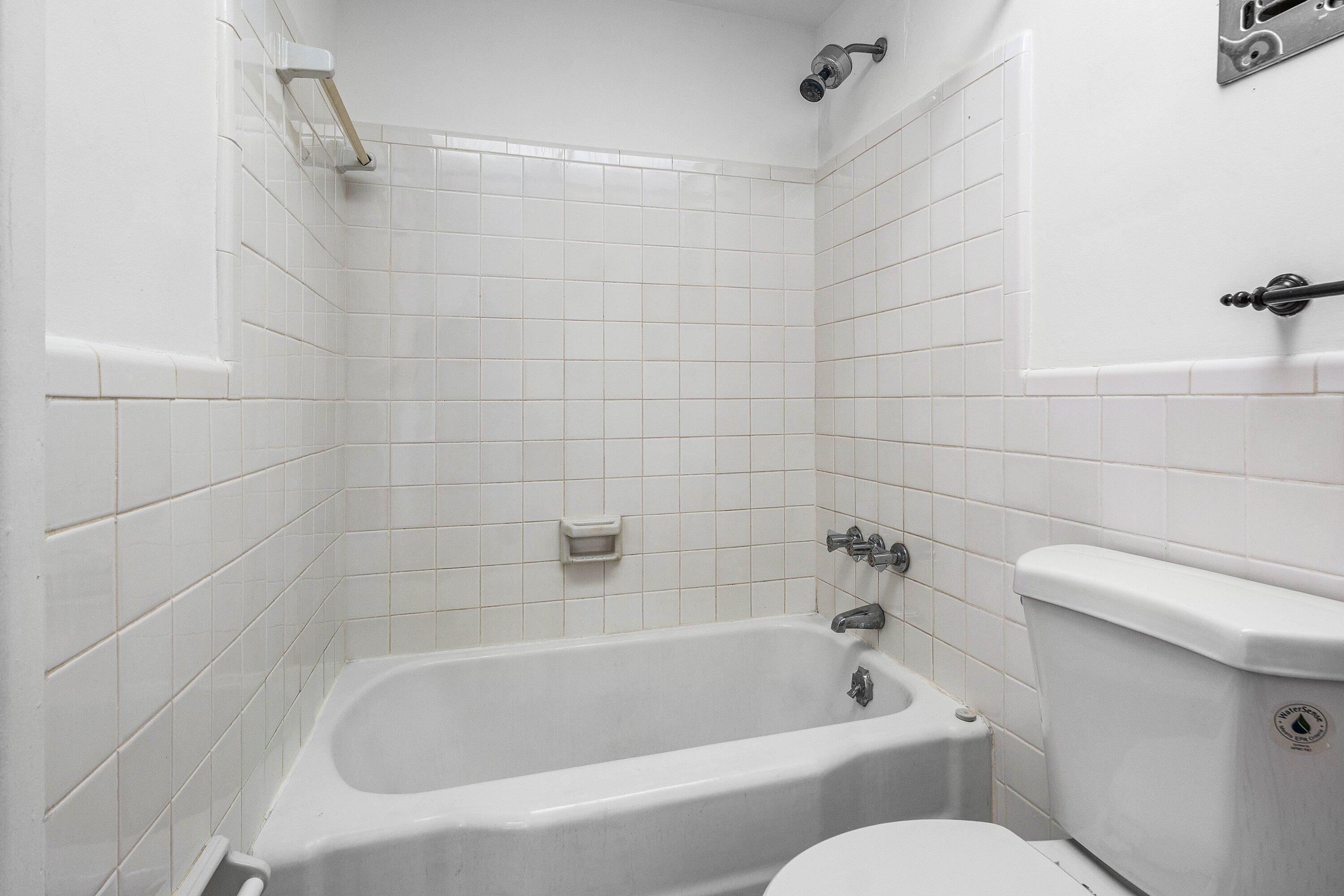 1110 N Riverside Drive 23 Property Photo 13
