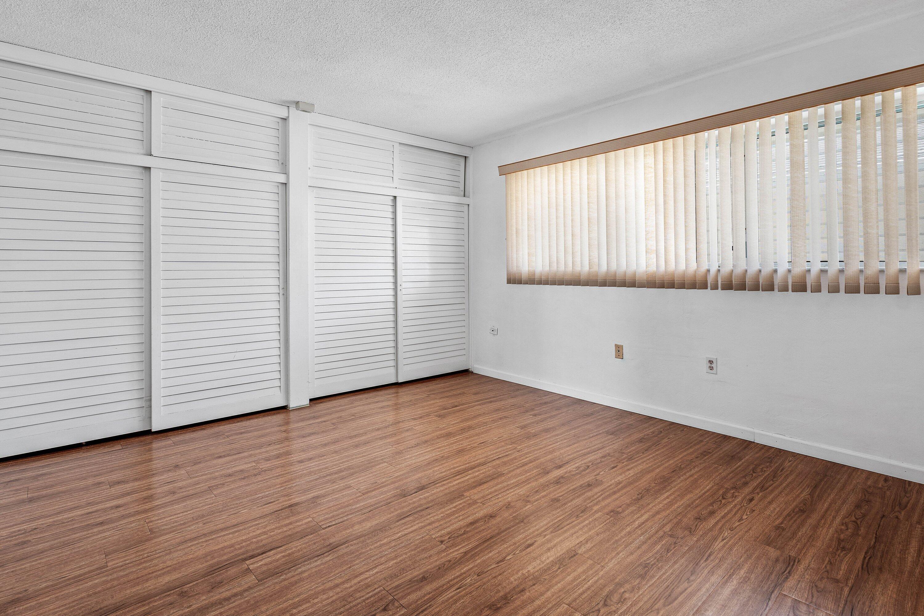 1110 N Riverside Drive 23 Property Photo 14