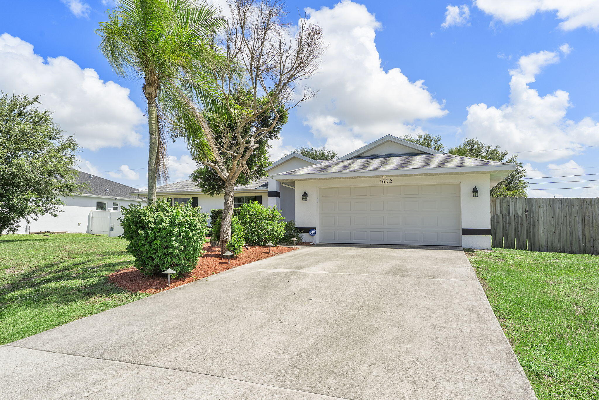 1632 Sw Alvaton Avenue Property Photo 1