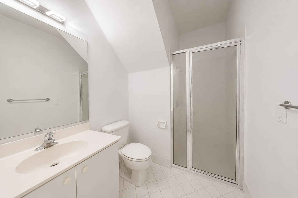 5733 Nw 112th Place Property Photo 10