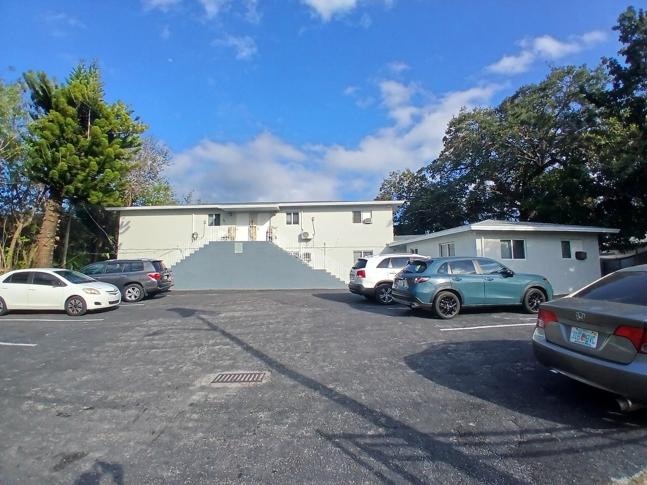 126 Nw 8th Avenue 1 Property Photo 2