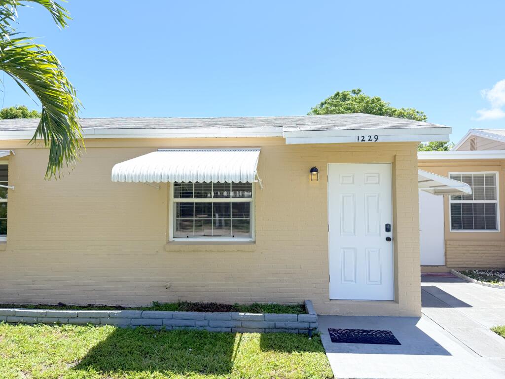 1229 15th Avenue N Property Photo 2