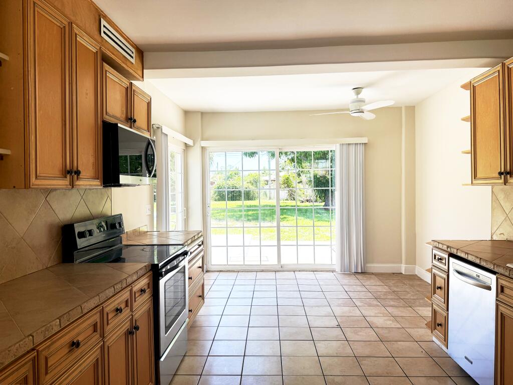 1229 15th Avenue N Property Photo 3