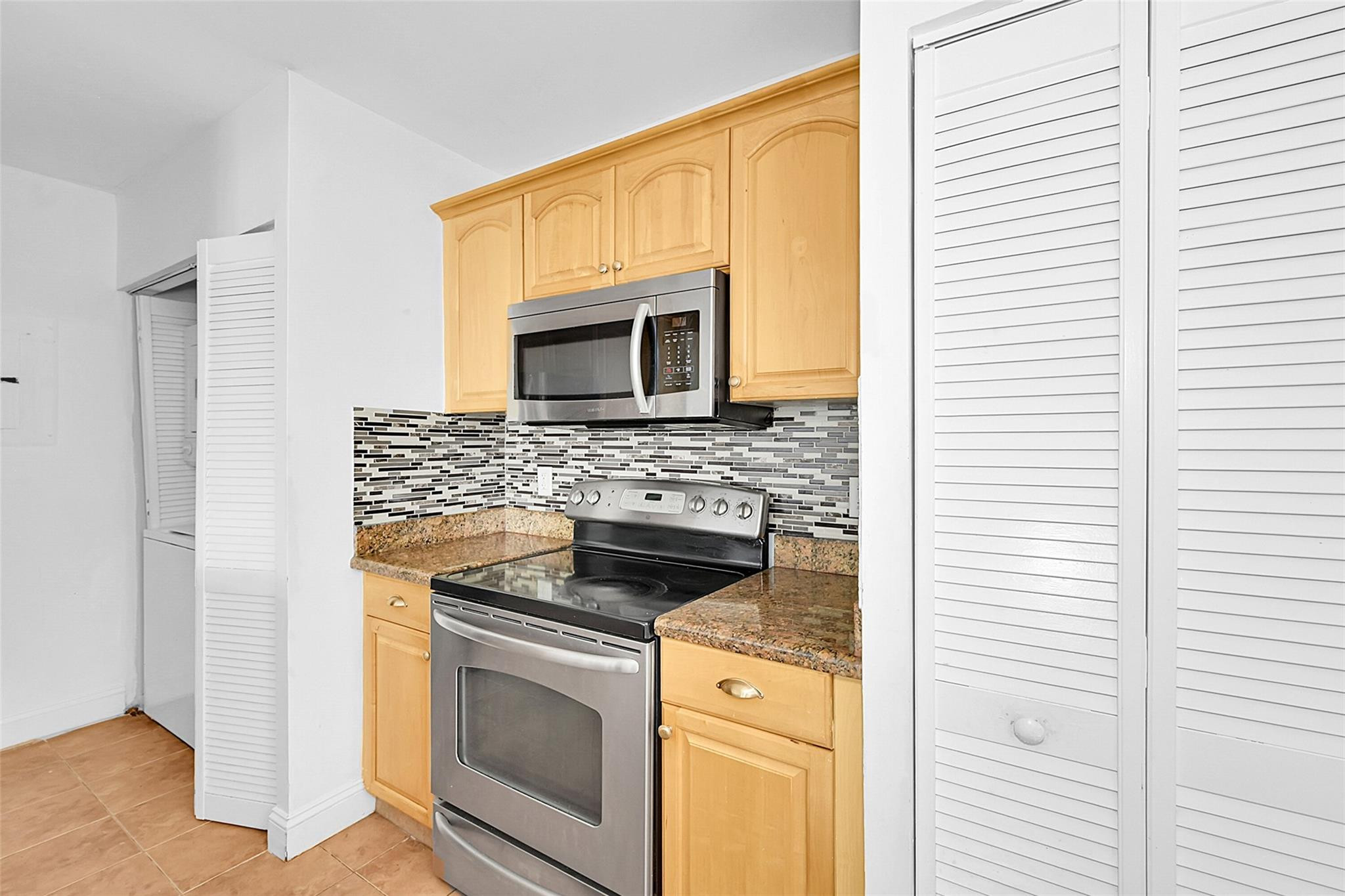 10022 Winding Lake Road 102 Property Photo 11