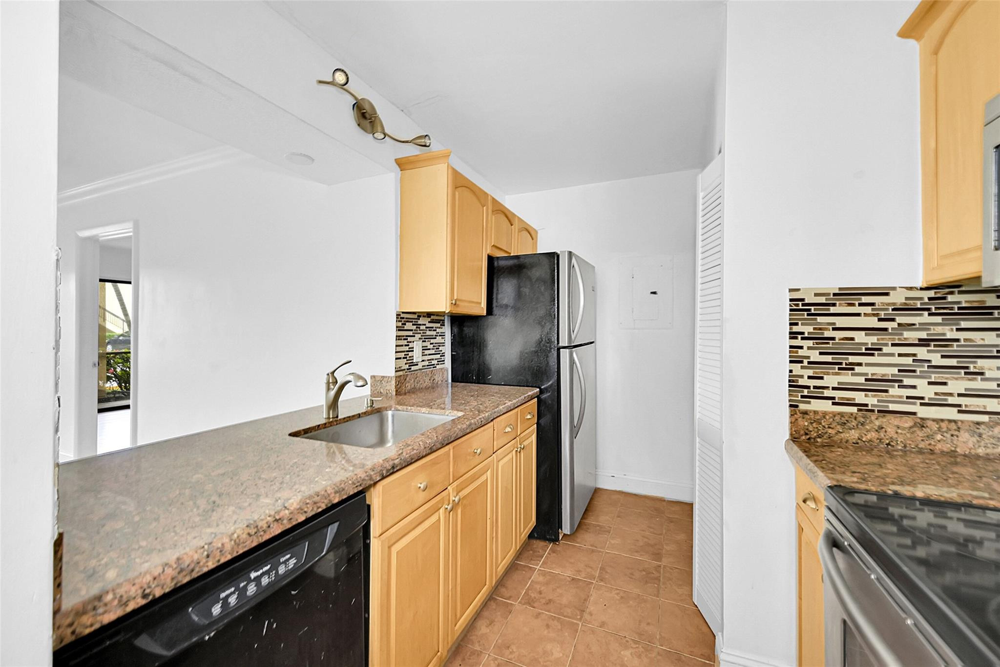 10022 Winding Lake Road 102 Property Photo 12