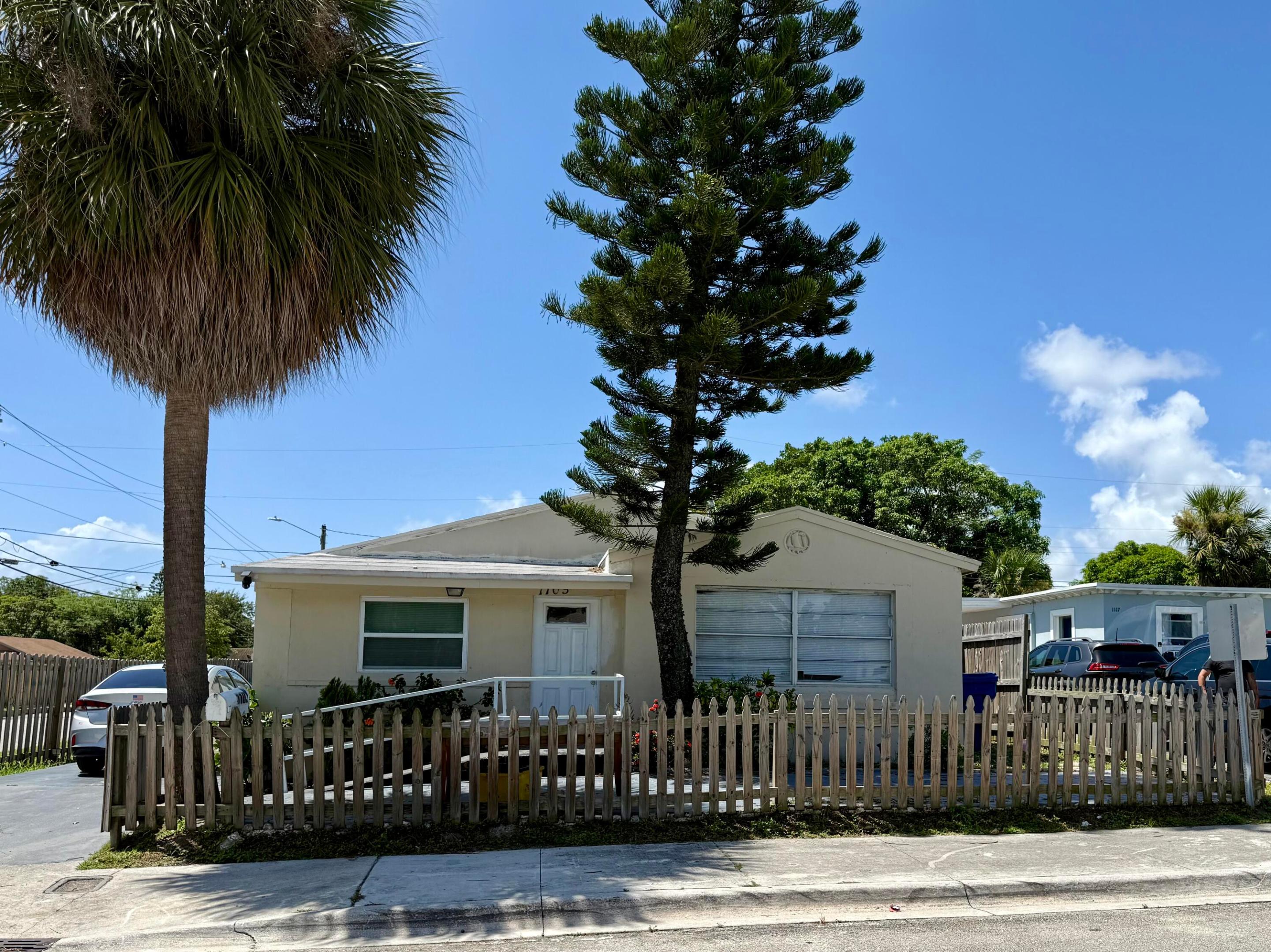 1105 W 34th Street Property Photo 1