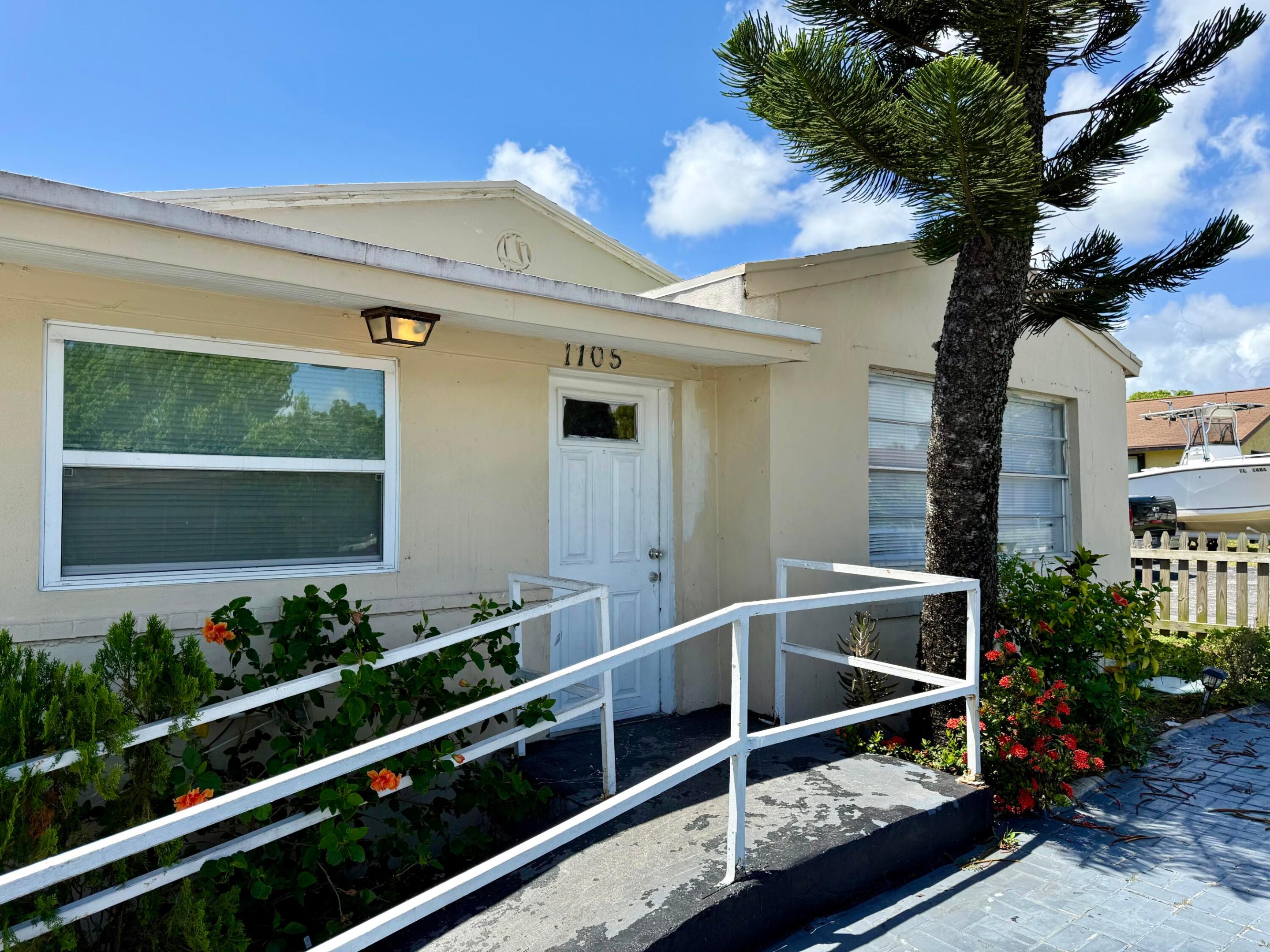 1105 W 34th Street Property Photo 2