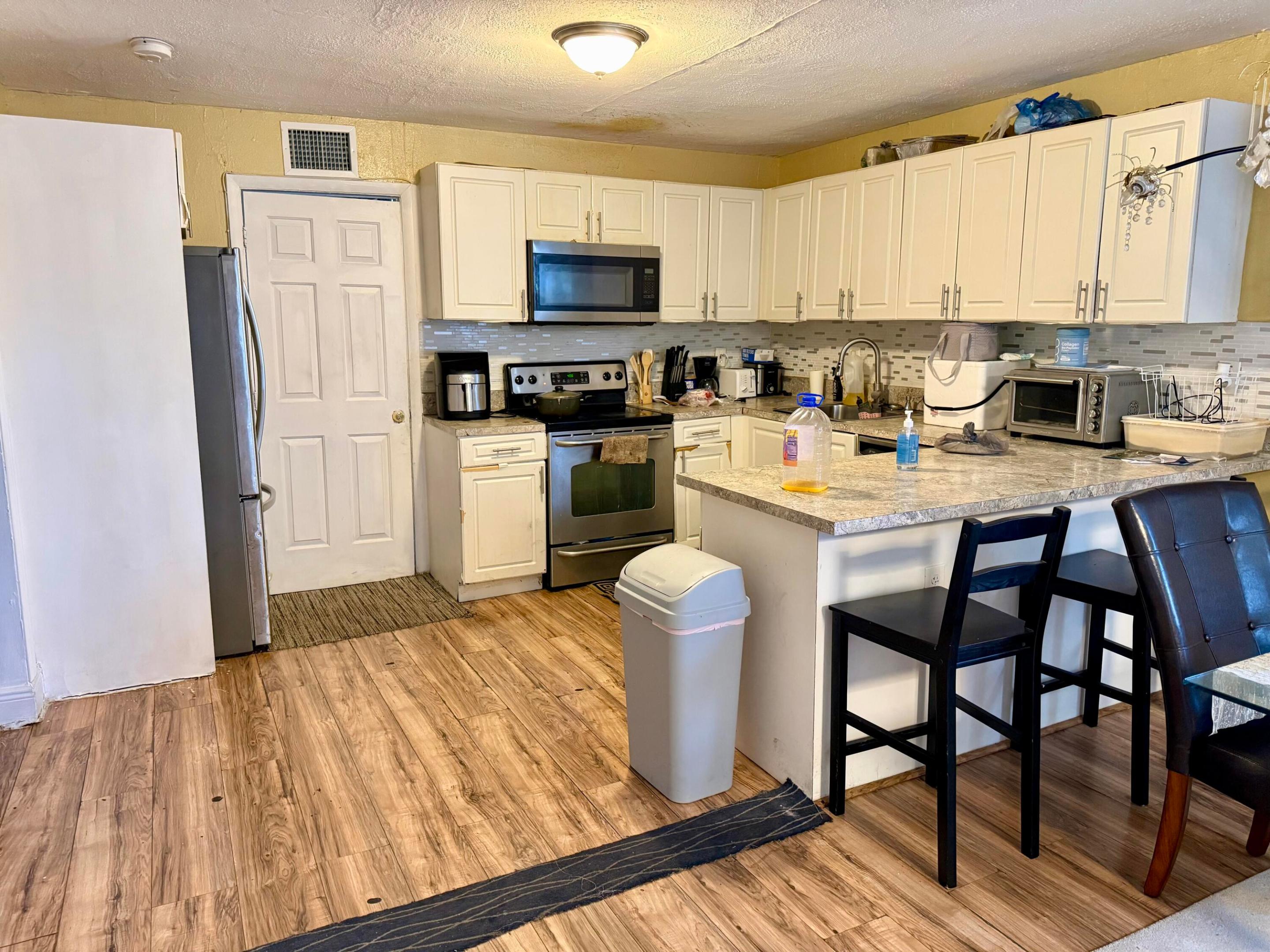 1105 W 34th Street Property Photo 4
