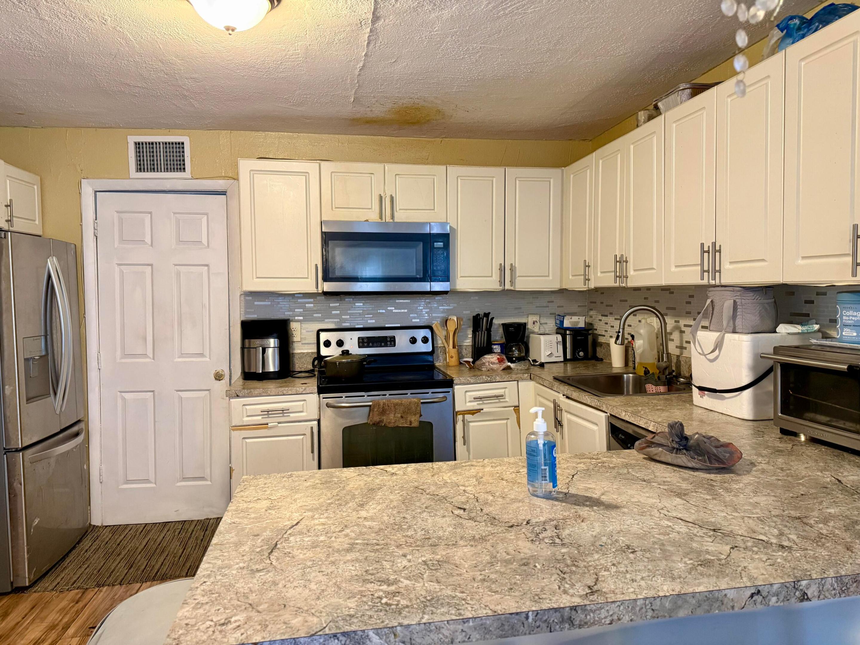 1105 W 34th Street Property Photo 5