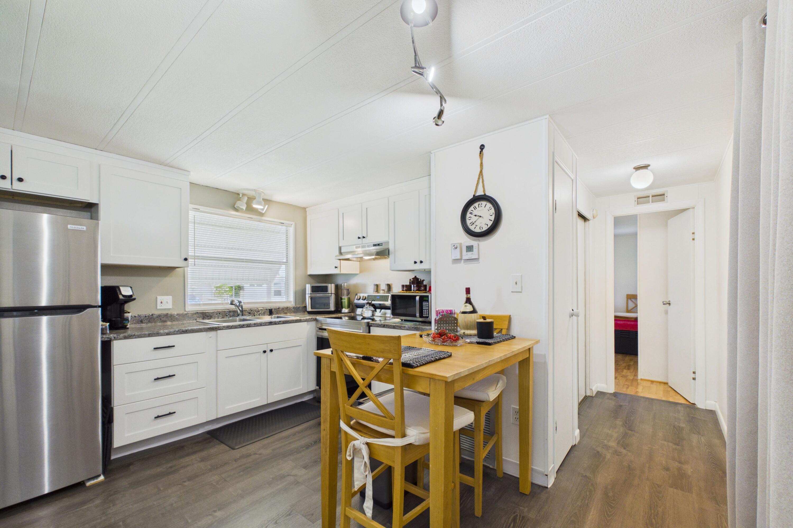 10003 Granada Bay Property Photo 3