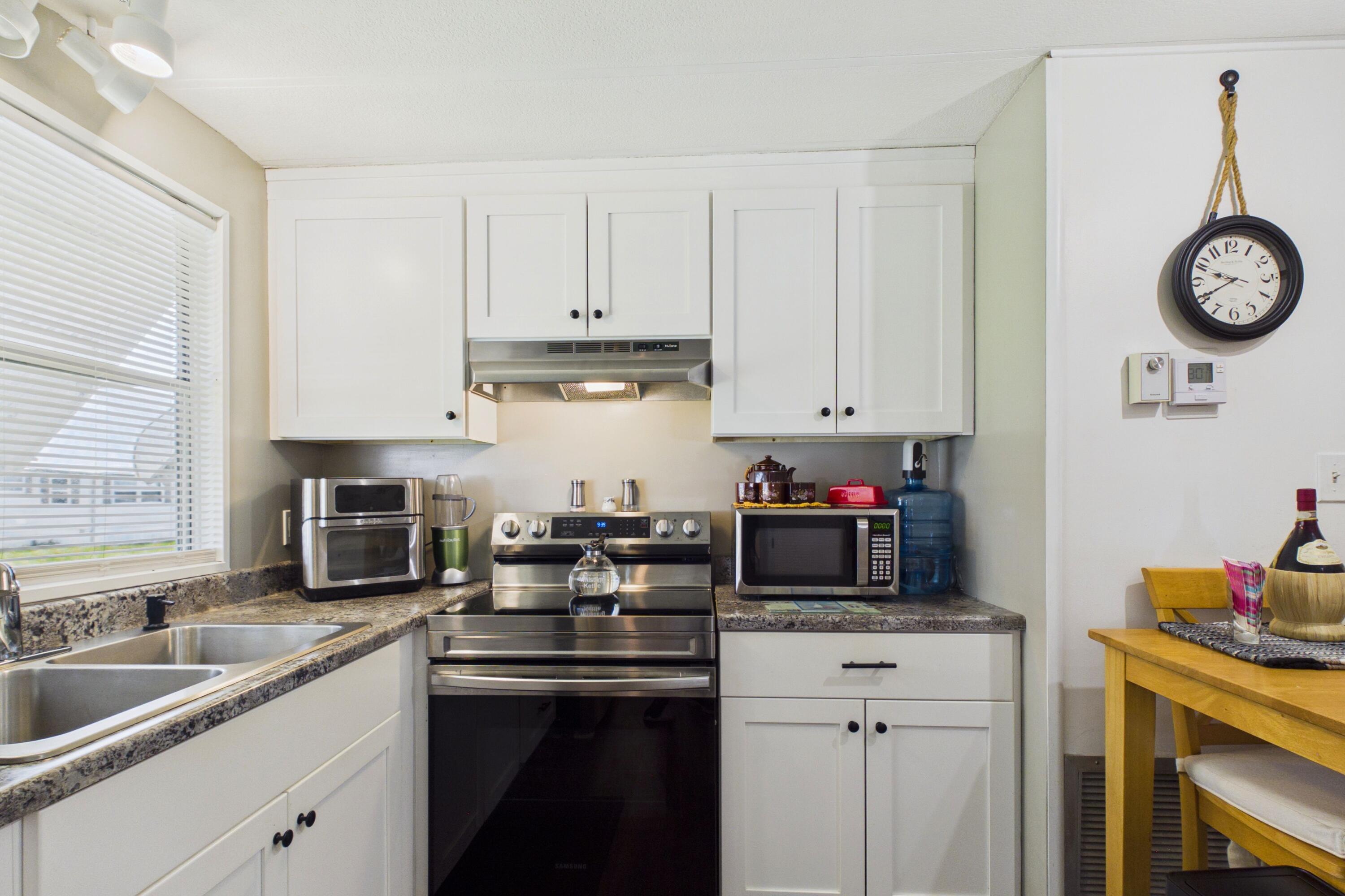 10003 Granada Bay Property Photo 4