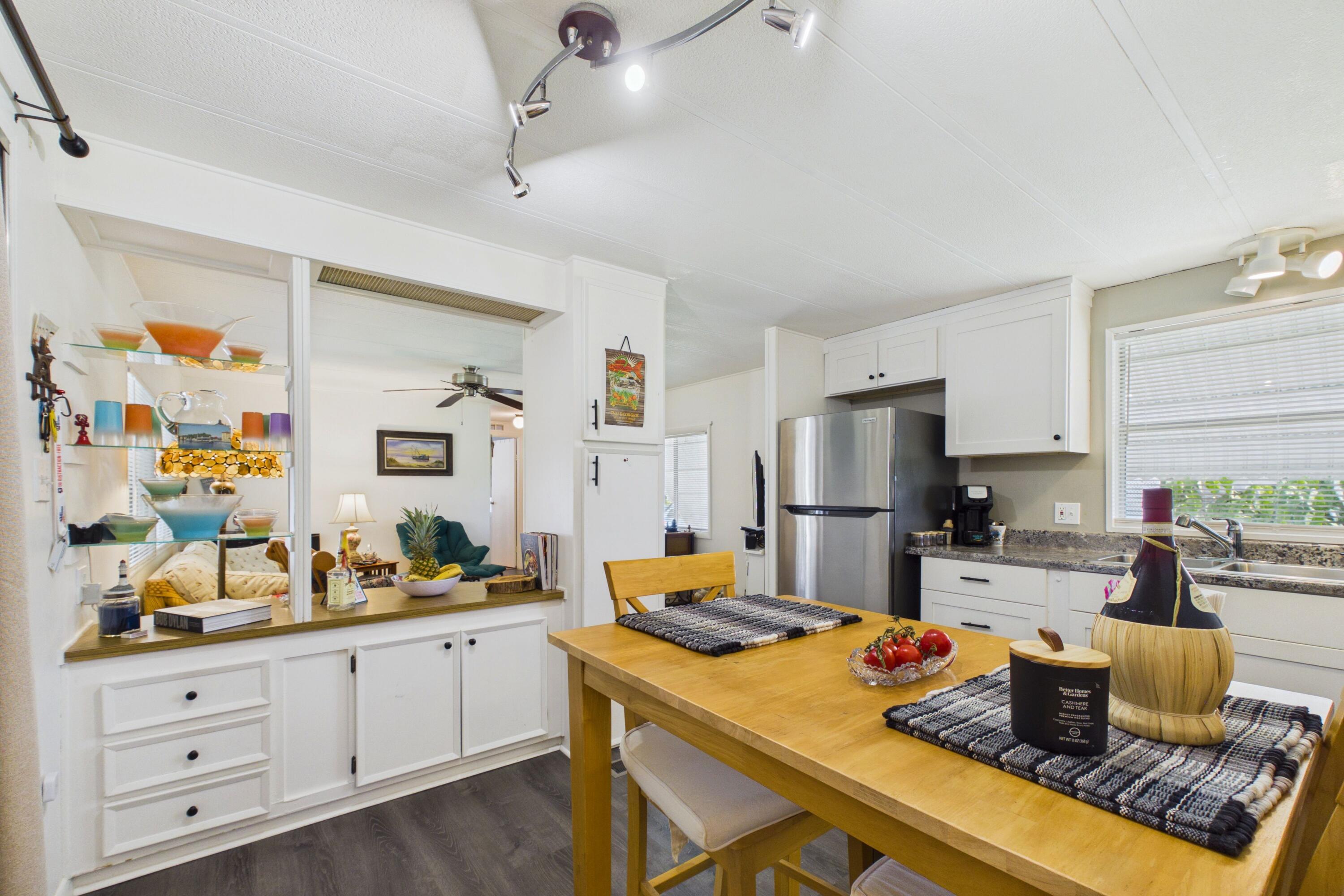 10003 Granada Bay Property Photo 6