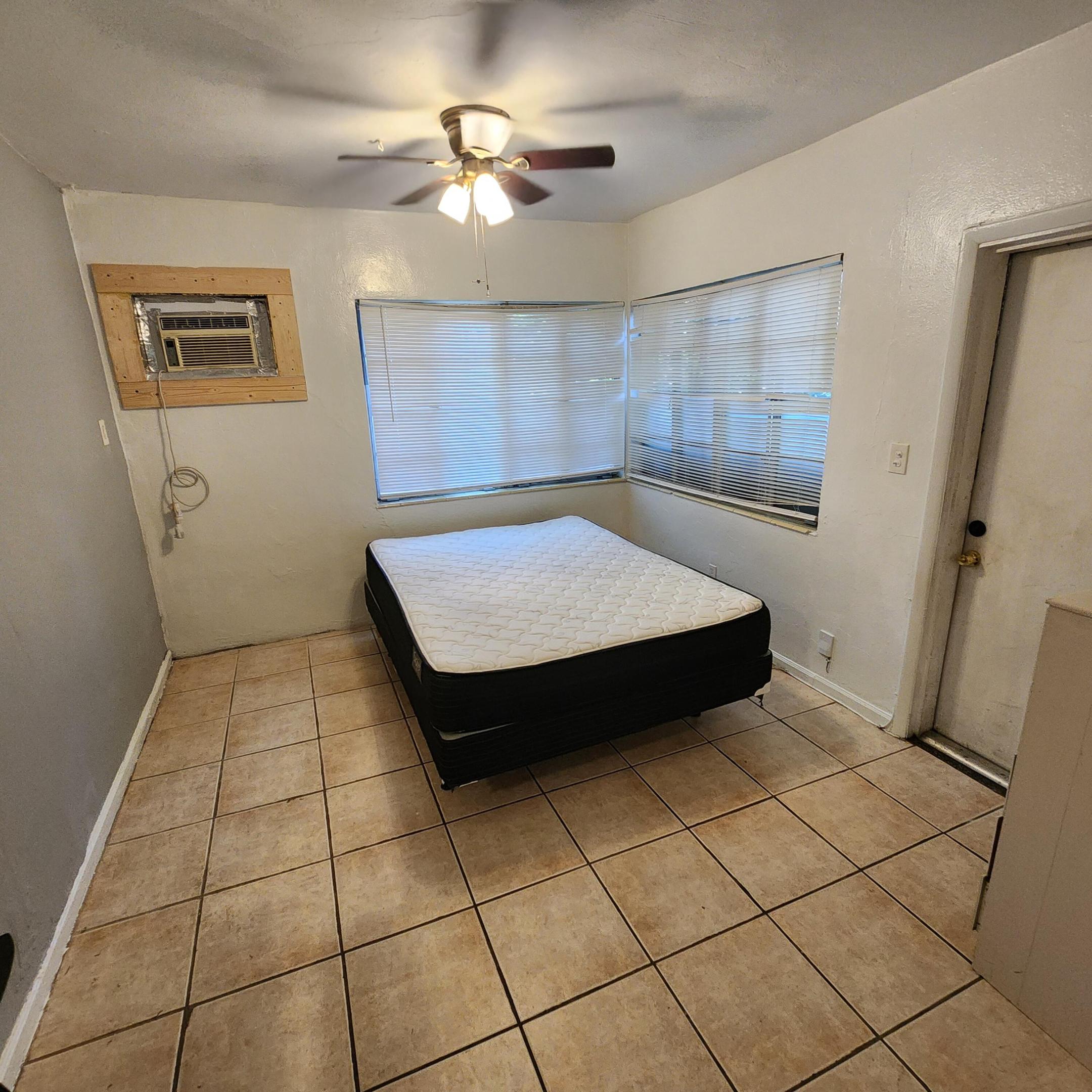 715 Sw 4th Street #4 Property Photo 6