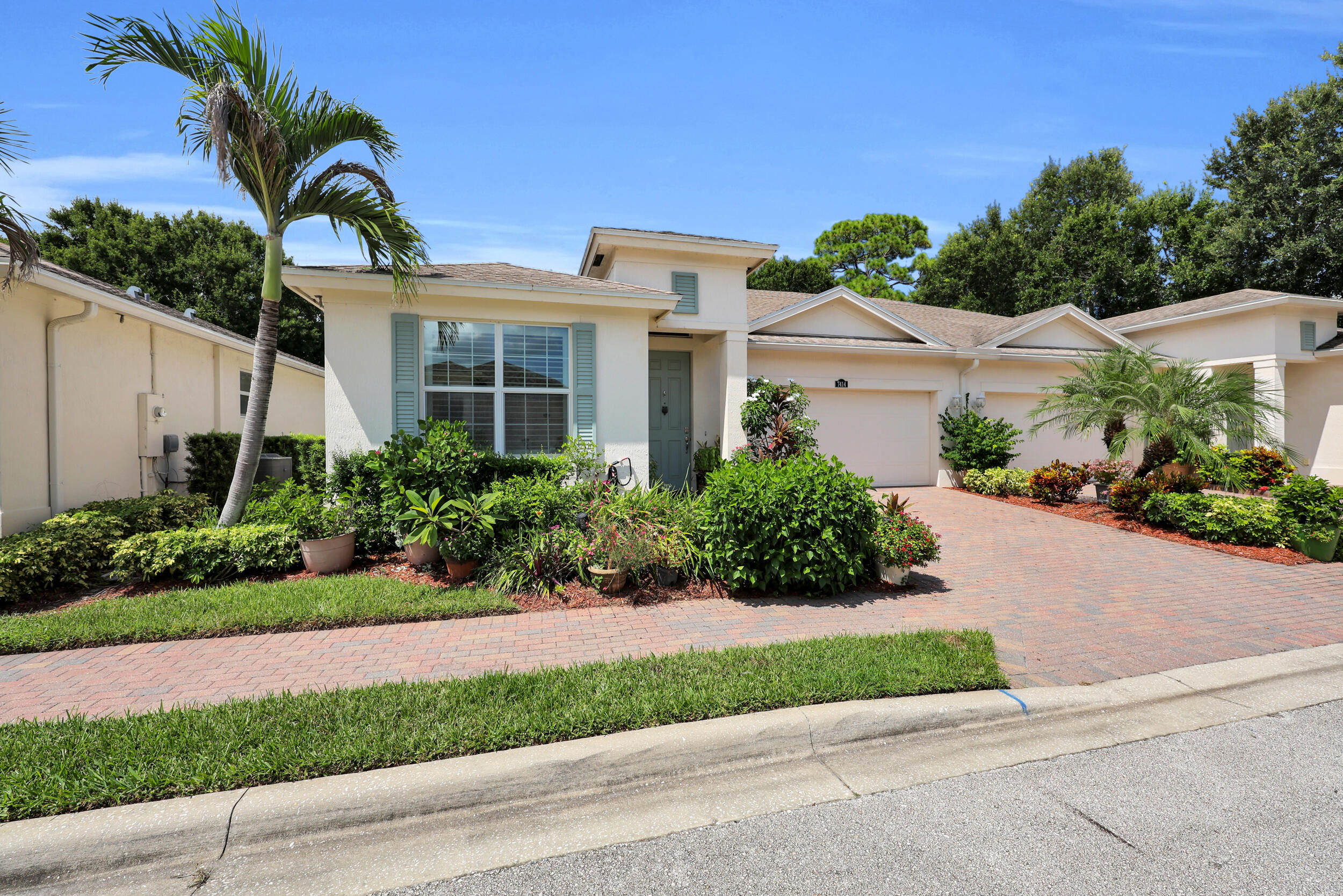 7414 Oakridge Place Property Photo 1