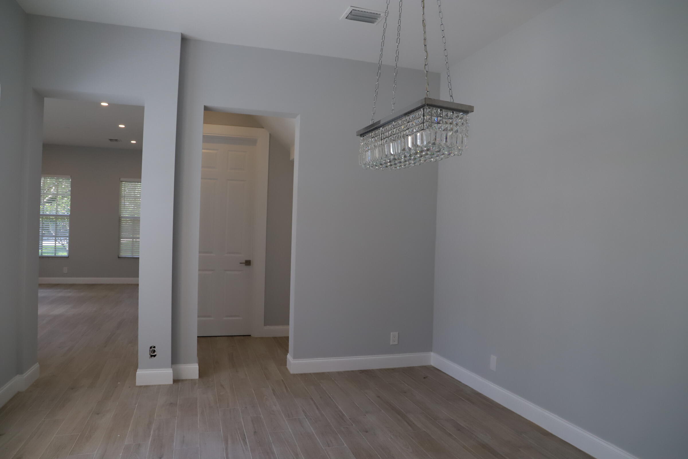 806 Nw 82nd Place Property Photo 3