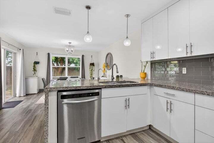 4131 Eastridge Circle Property Photo 4