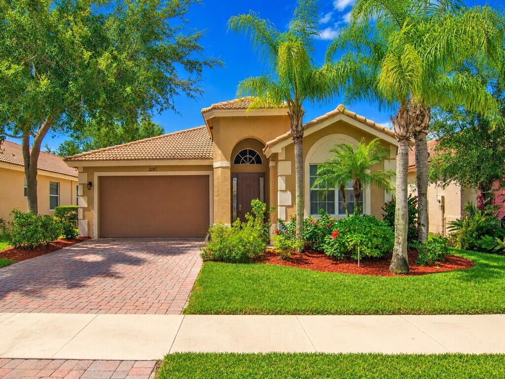 2287 Sw Newport Isles Boulevard Property Photo 1