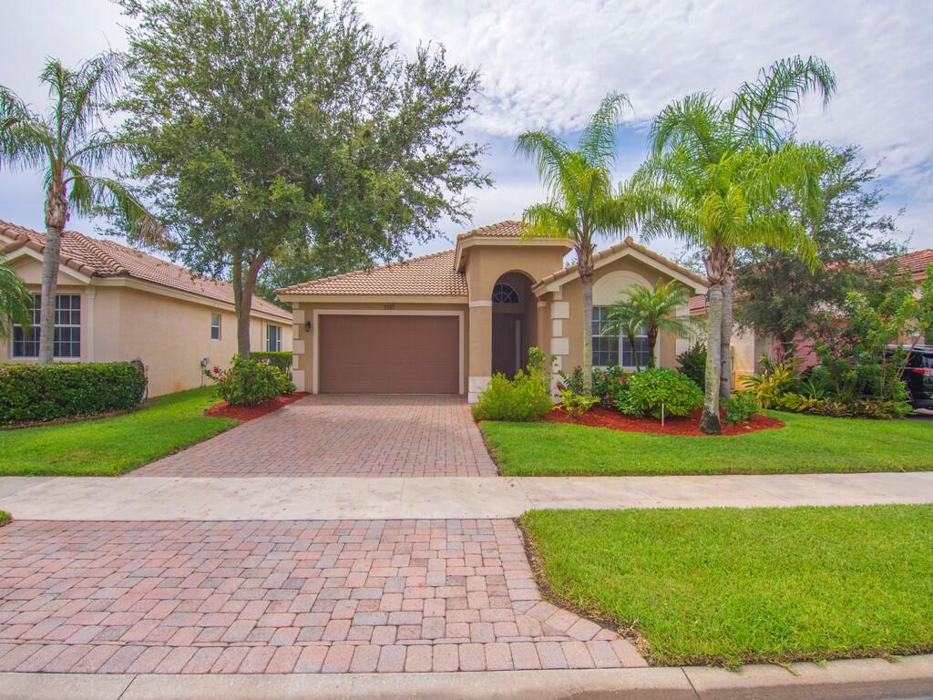 2287 Sw Newport Isles Boulevard Property Photo 2
