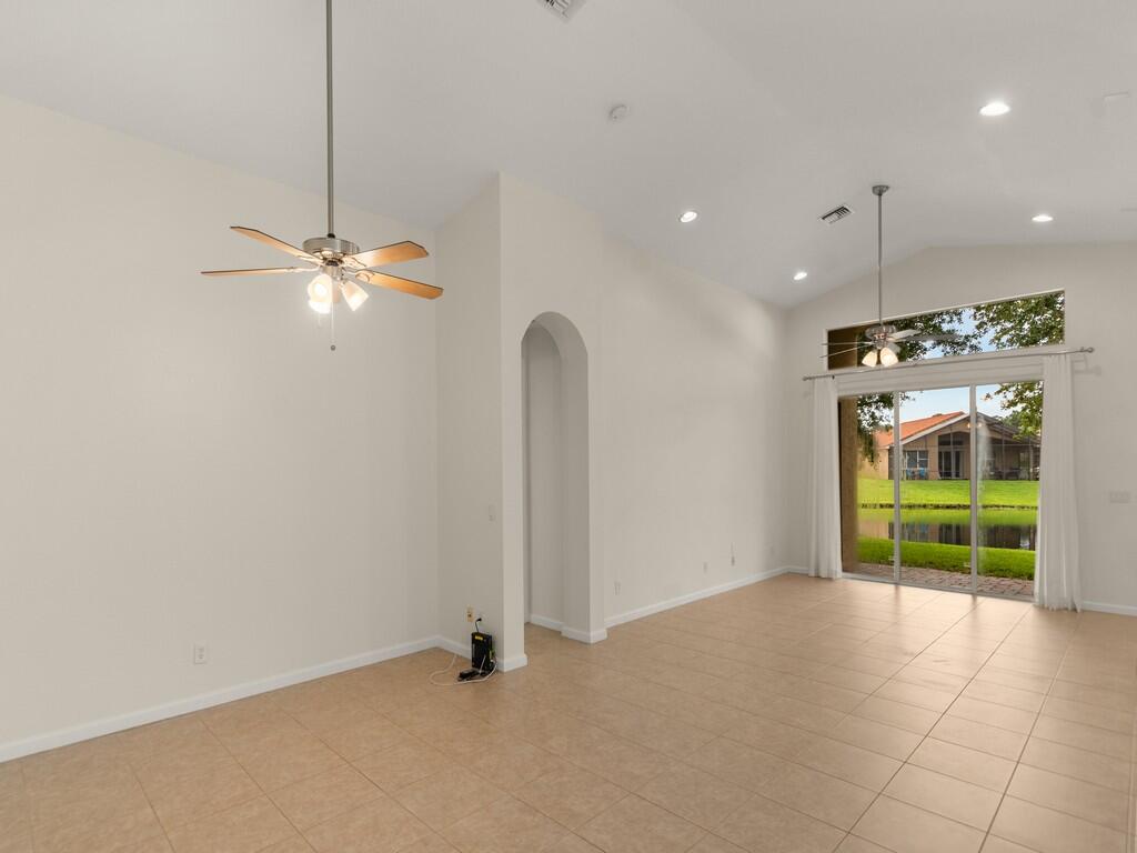 2287 Sw Newport Isles Boulevard Property Photo 10