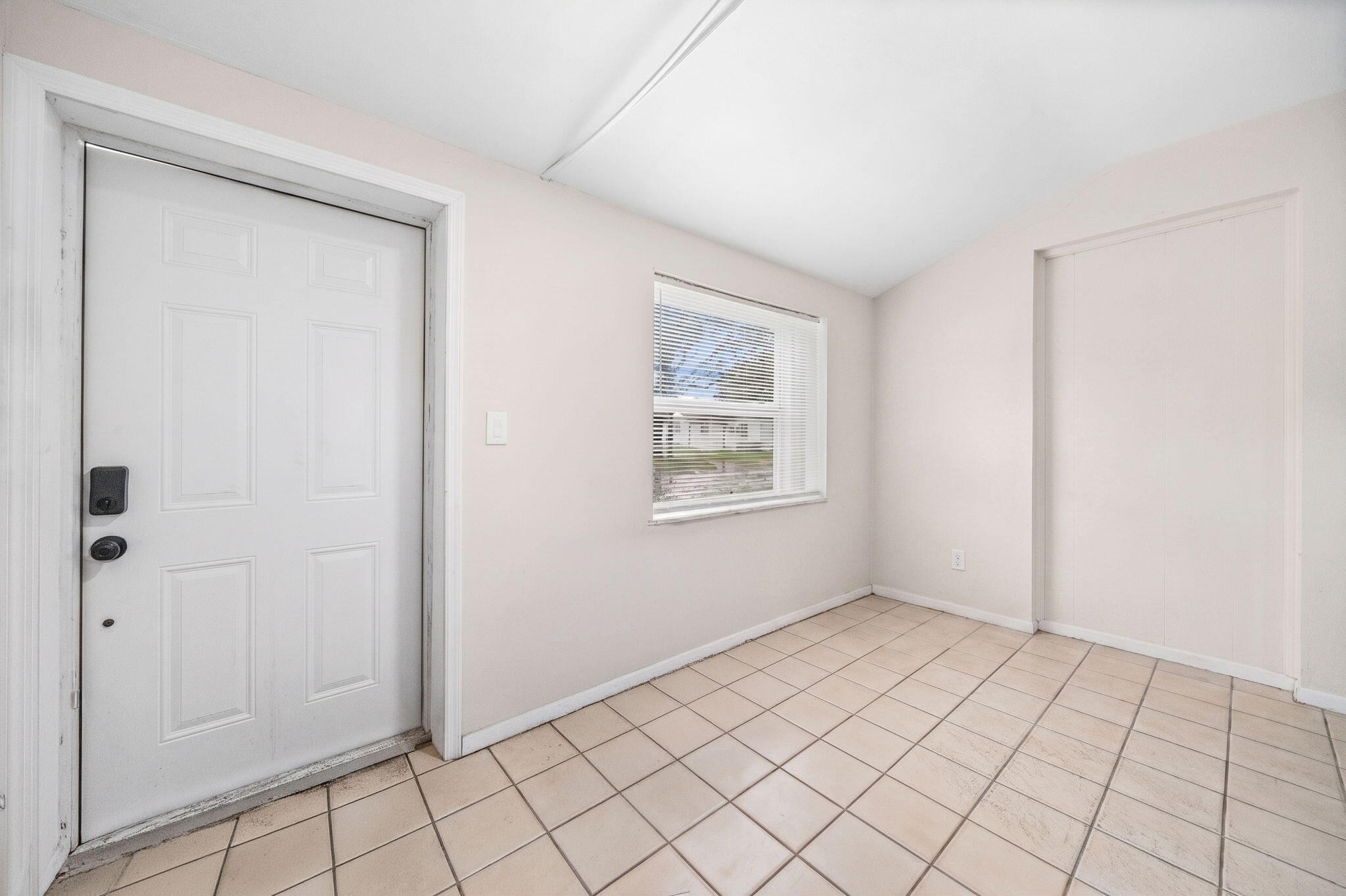 1602 S 17th Avenue 1-3 Property Photo 3