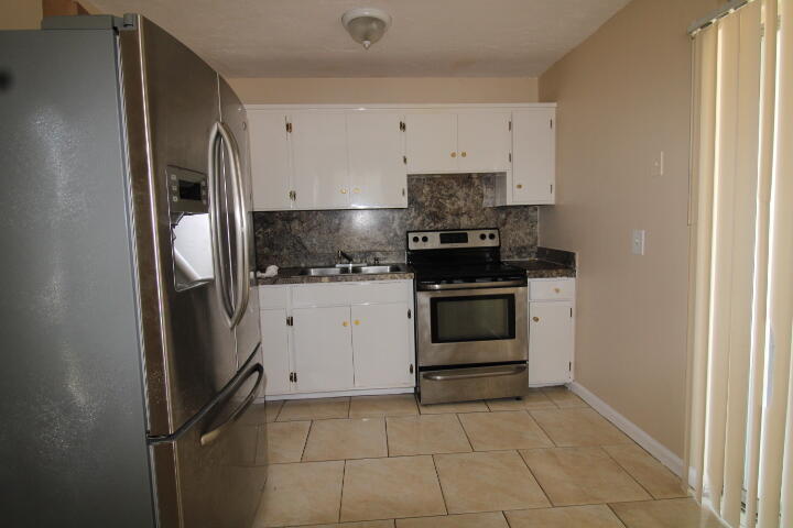 1412 W 6th Street Property Photo 2