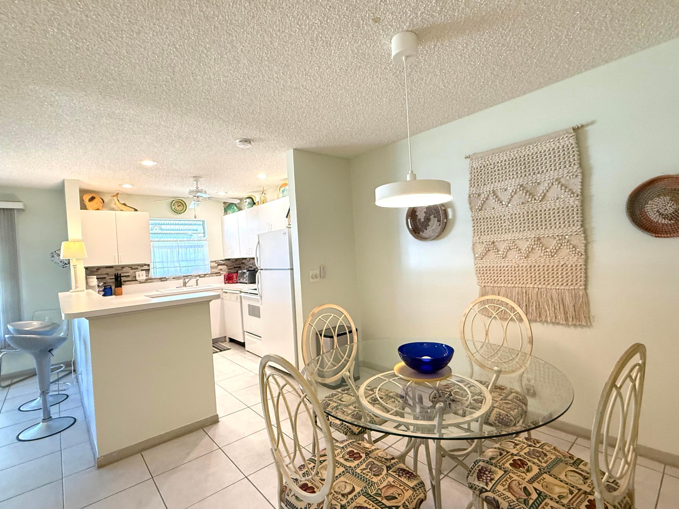 200 Bayview Avenue B Property Photo 6