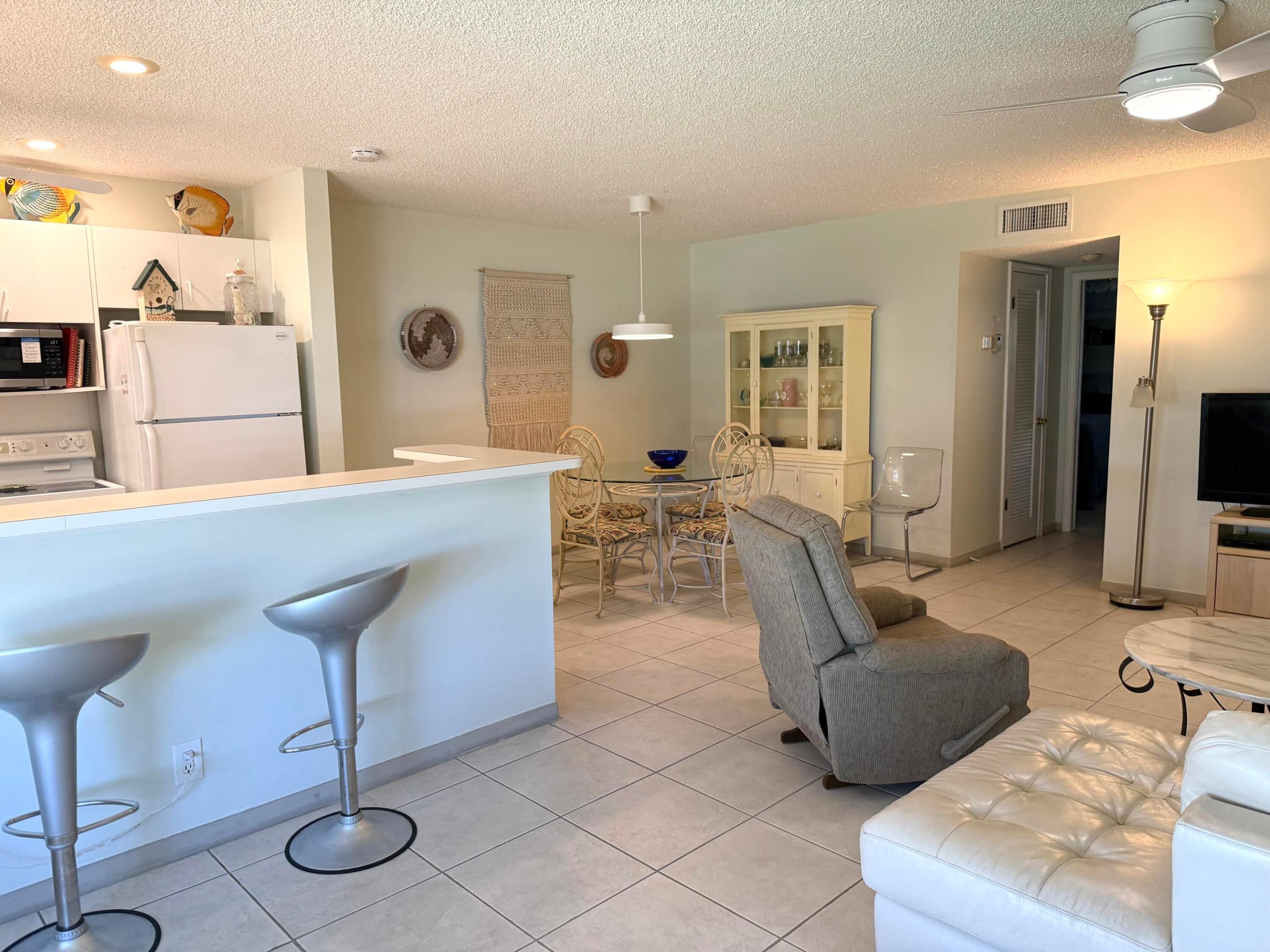 200 Bayview Avenue B Property Photo 7