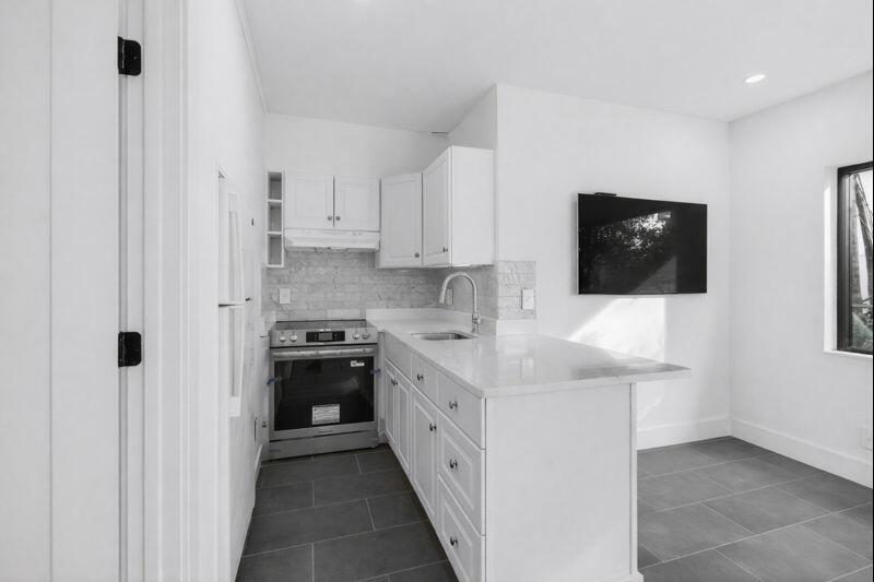 3720 Morton Avenue Property Photo 7