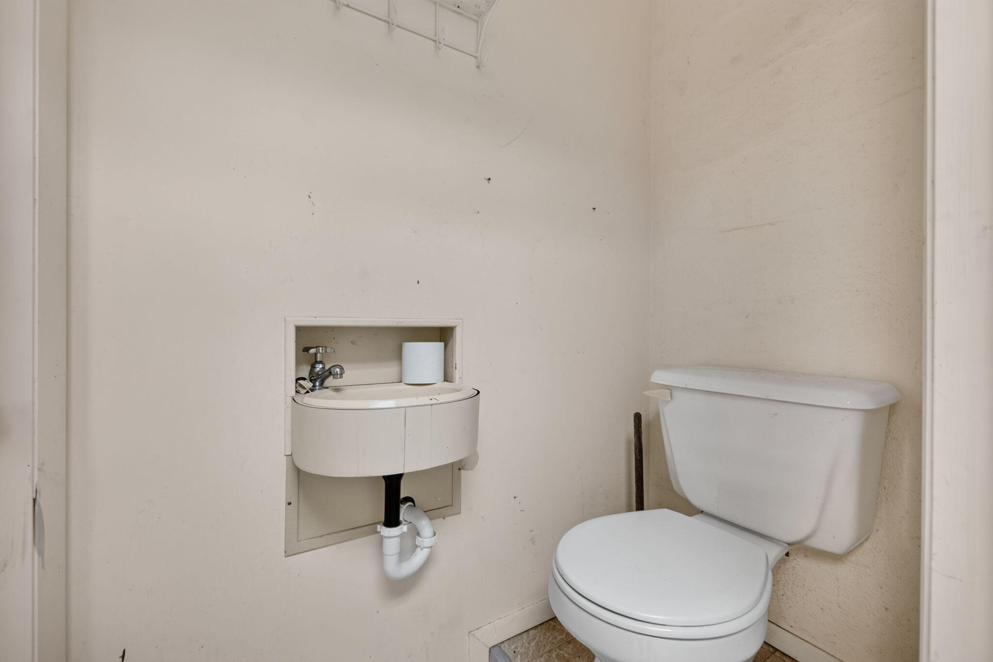 1033 Hunter Road Property Photo 13