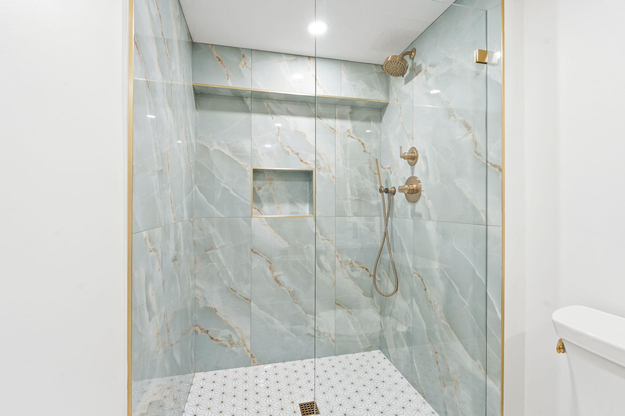 2511 Lightlewood Lane Property Photo 12