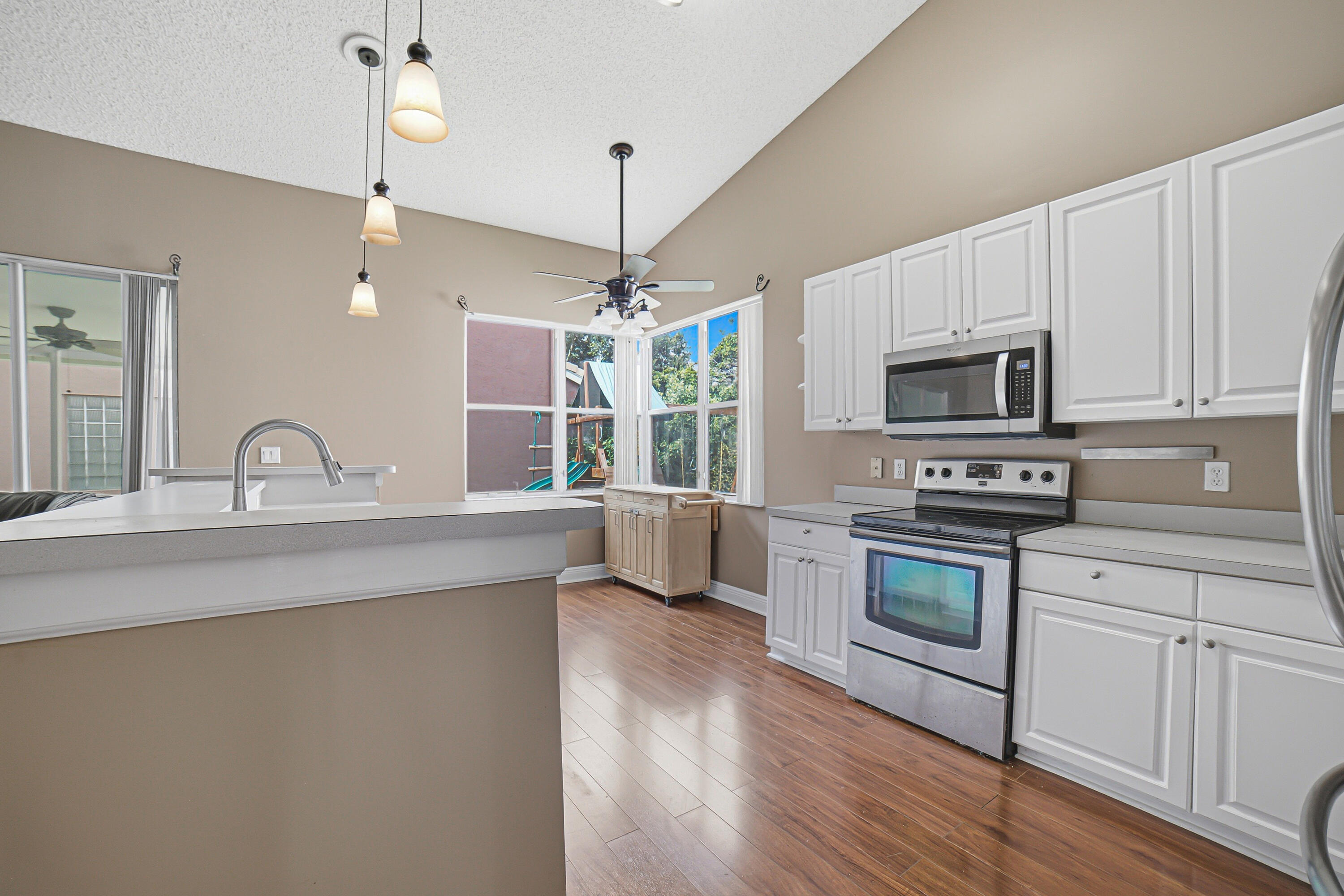 10682 Nw 48th Street Property Photo 12