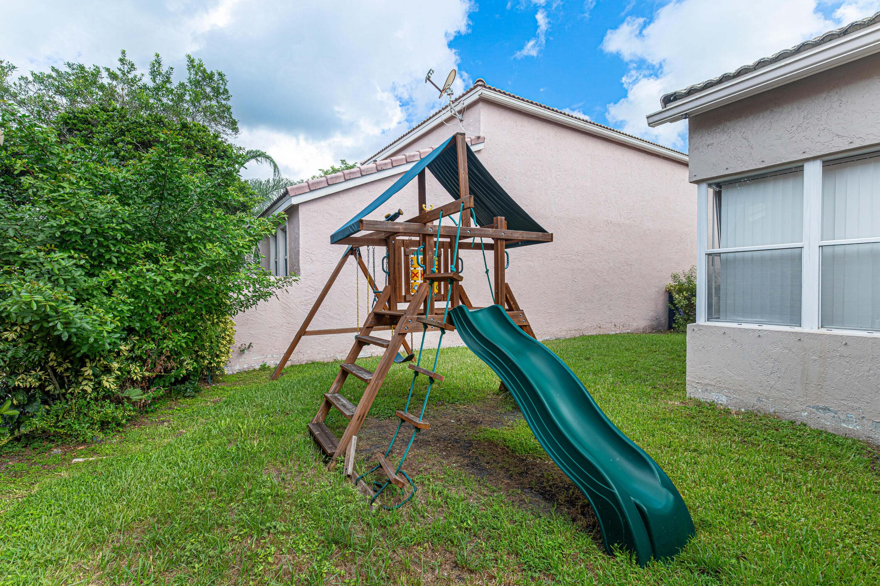 10682 Nw 48th Street Property Photo 32