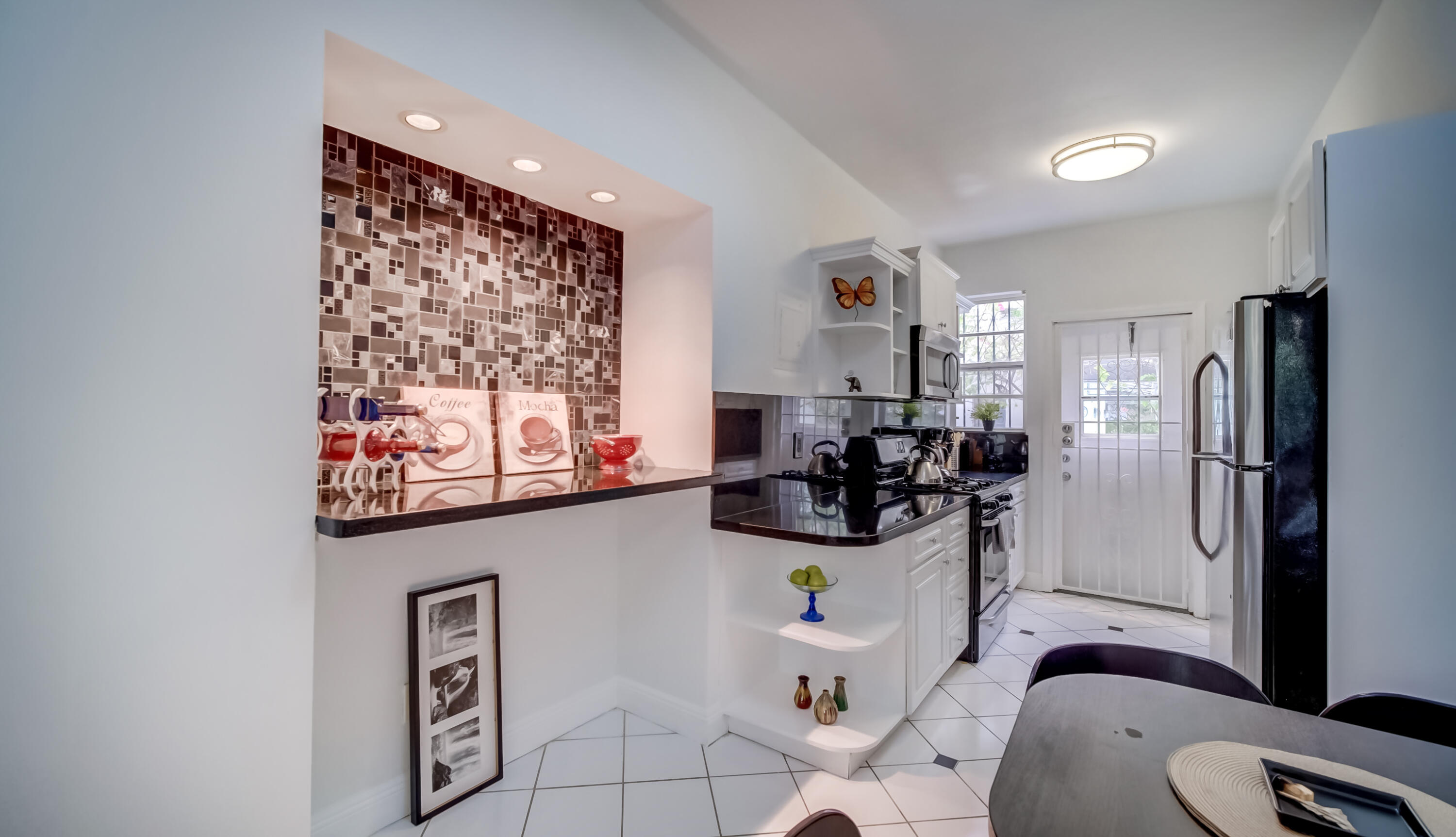 825 Jefferson Avenue 2 Property Photo 1