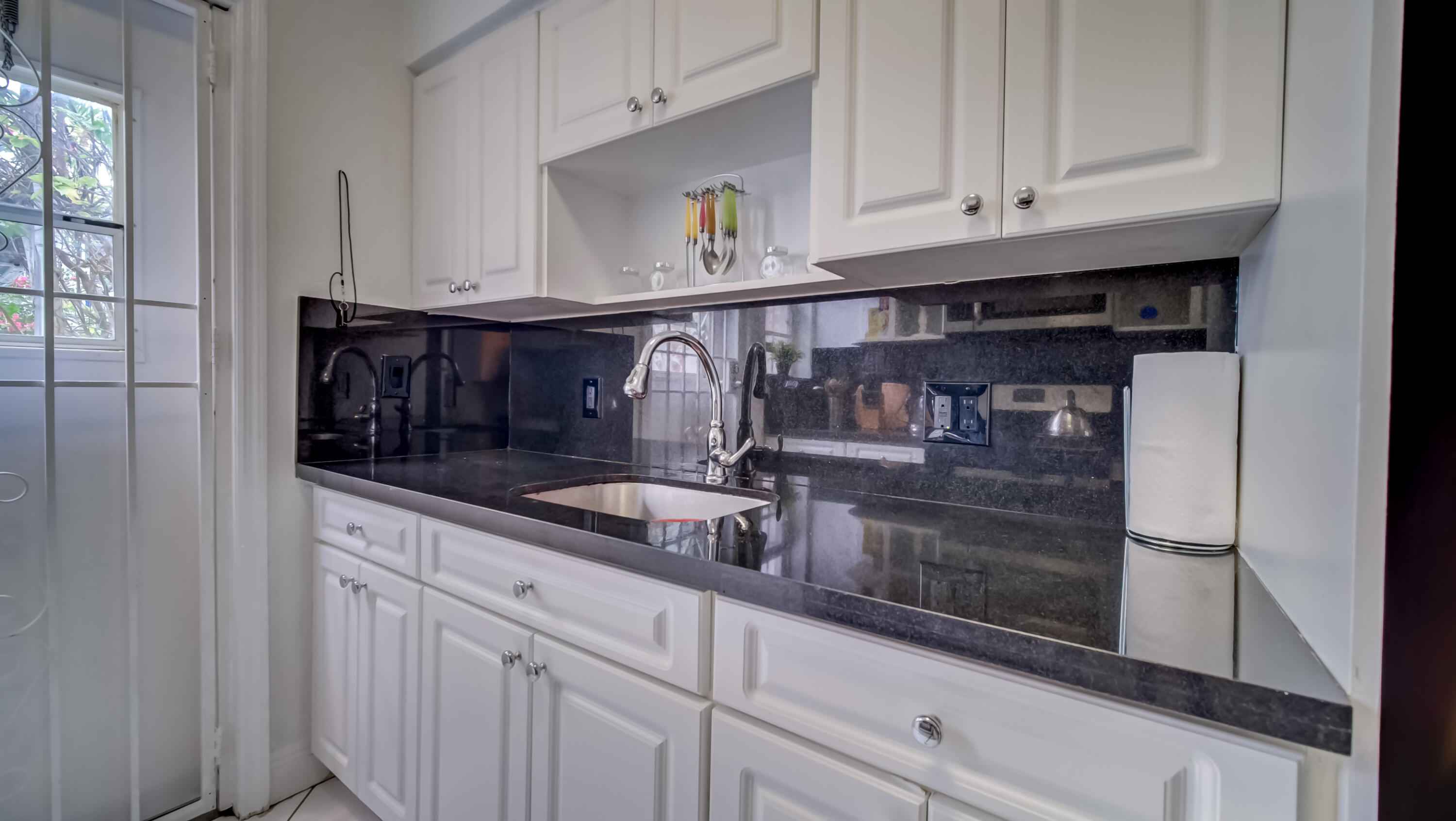 825 Jefferson Avenue 2 Property Photo 8